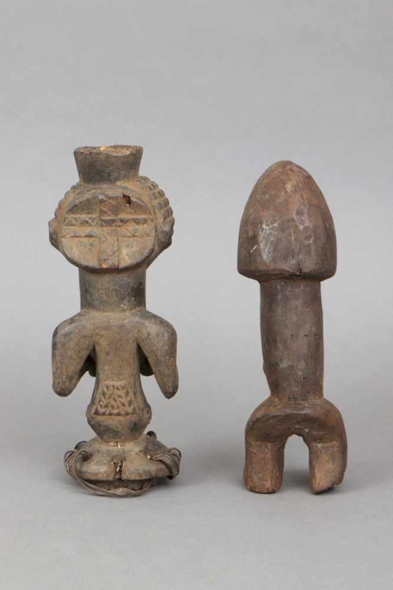 2 afrikanische Fruchtbarkeitsfiguren der Songye, Kongo 1x weibliche Figur mit langen Brüsten, 1x - Bild 2 aus 2