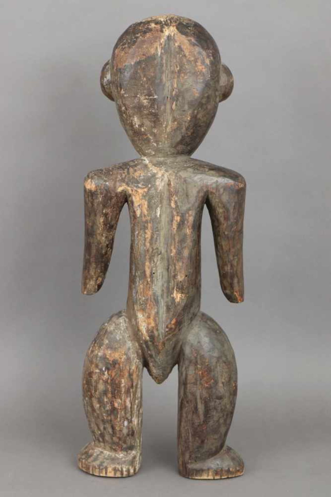 Afrikanische Ahnenfigur Holz, geschnitzt, geschwärzt und im Gesicht weiß gekalkt (Kaolin), wohl - Bild 2 aus 4