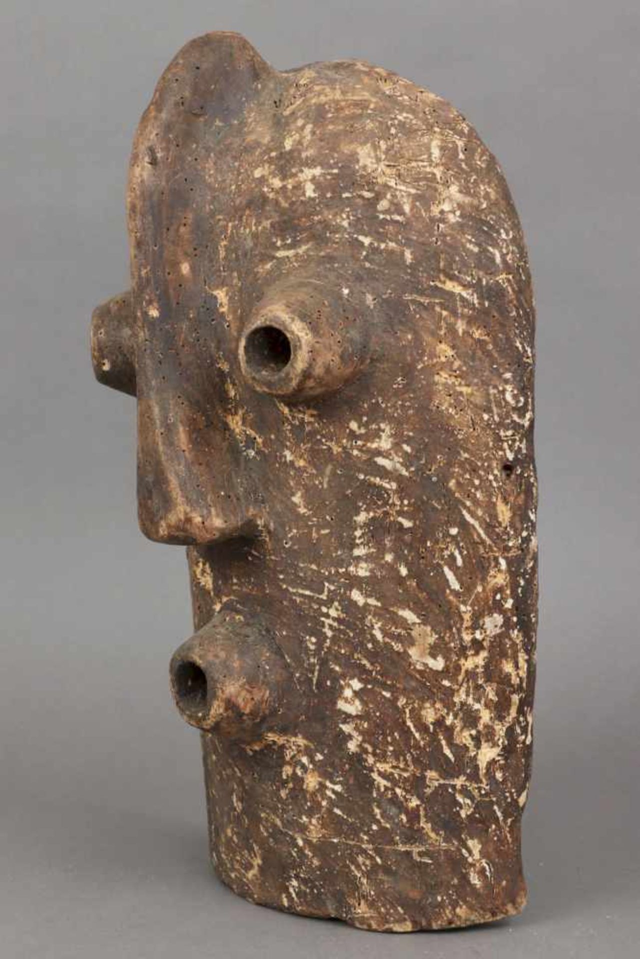 Afrikanische Ritualmaske, wohl Grebo, Liberia Holz, geschnitzt und patiniert, hohe, gewölbte Maske - Bild 2 aus 3