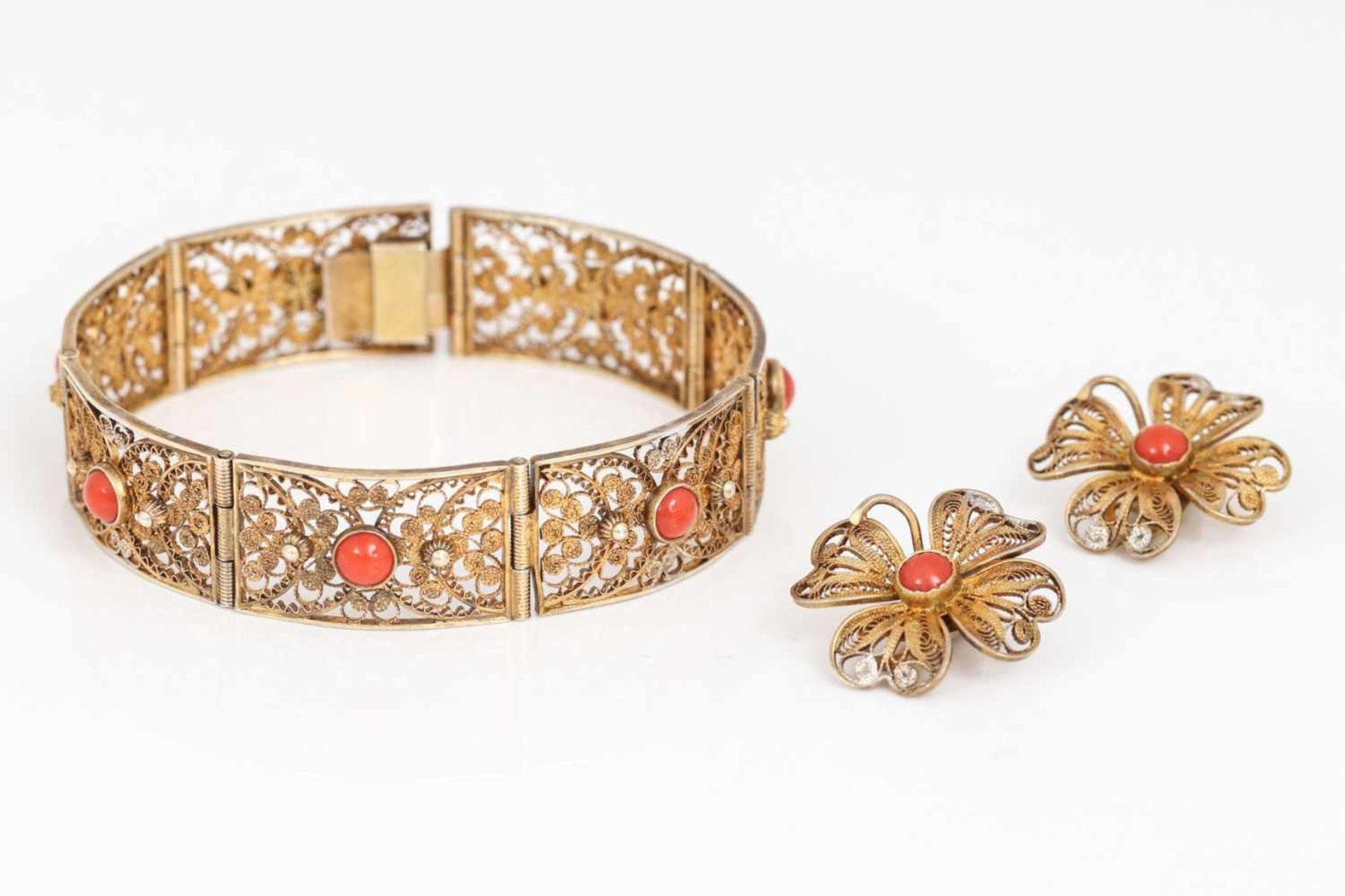 Antikes Schmuckset Armband und Ohrclips 900er Silber vergoldet, Filigranarbeit mit Korallen-