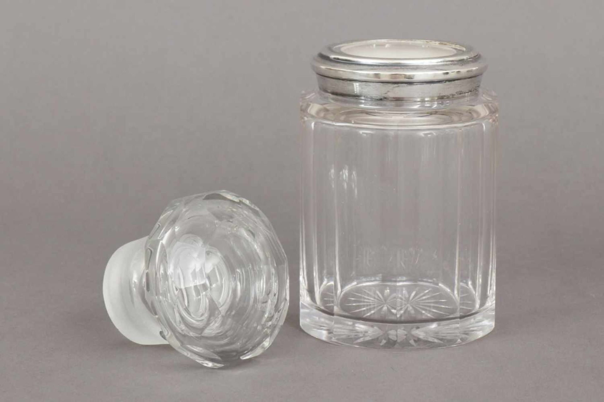 Kristall Deckelgefäß mit Silbermontur zylindrischer, facettierter Korpus, eingesetzter facettierter - Image 2 of 2