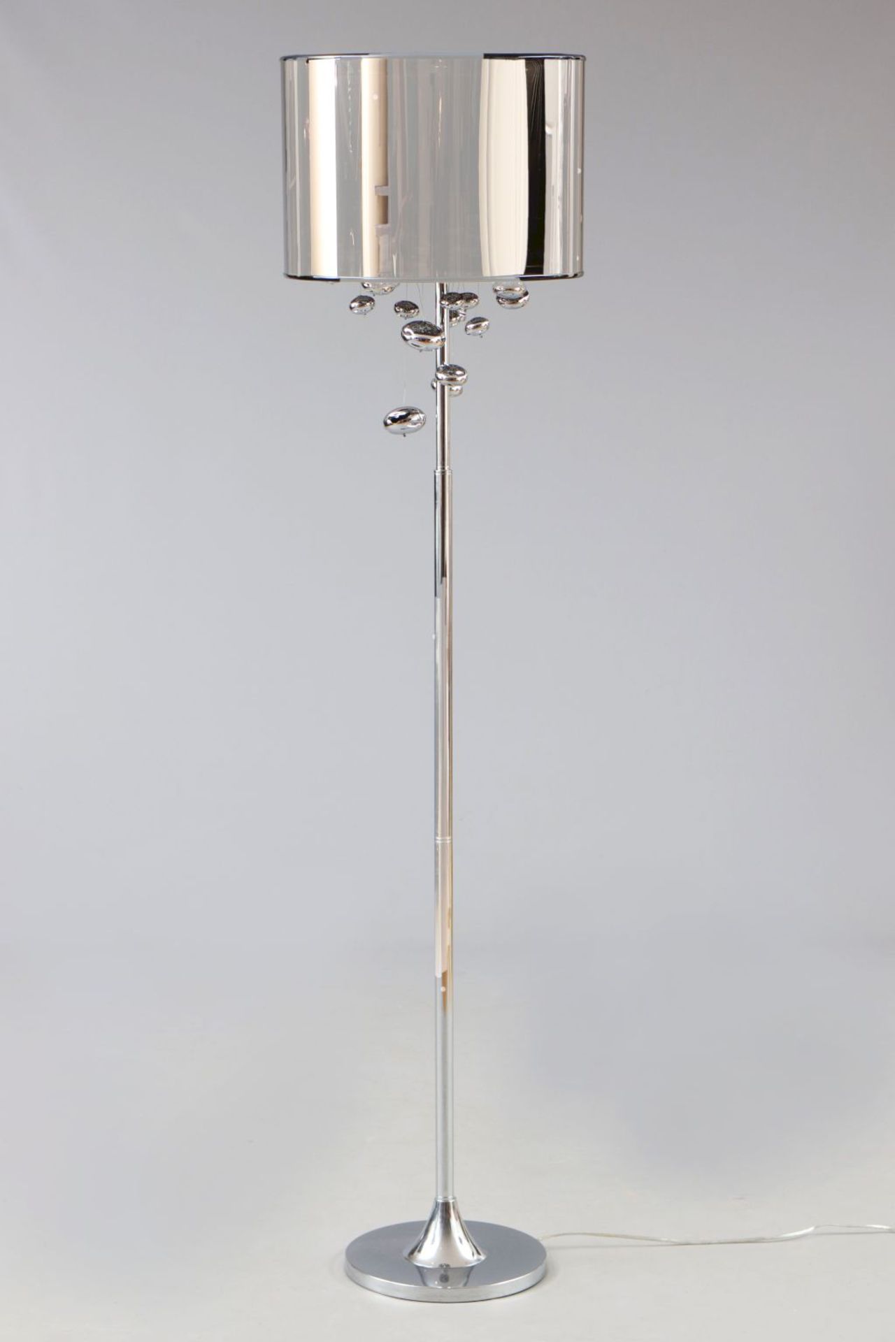 StehlampeSäulenstand mit runder Bodenplatte, verchromtes Metall, bronzefarben getönter, trans
