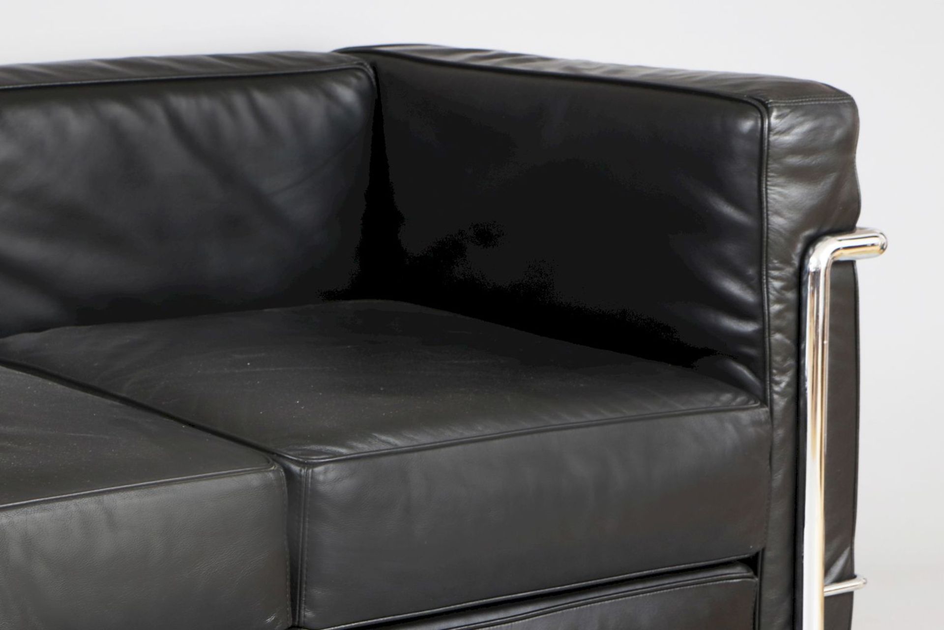 Sofa im Bauhaus-Stil2-sitzer, eckiger Rahmen aus verchromtem Stahlrohr, schwarz belederte Sitz- - Image 4 of 5