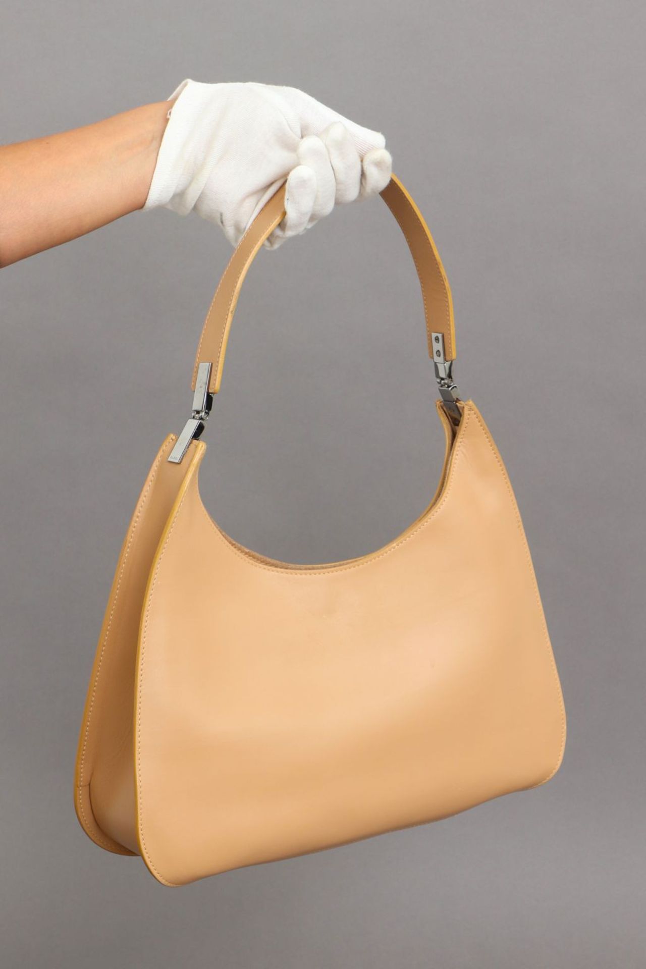 GUCCI Handtaschehellbeiges/cremefarbenes Leder, kurzer Trageriemen, 32x27cm, mit Staubbeutel<br