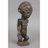 Afrikanische Ritualfigur, wohl Songye, KongoHolz, geschnitzt und schwarz patiniert, weibliche A