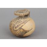 Antikes, wohl etruskisches SalbengefäßTerrakotta, hell patiniert und mit brauner Farbe bemalt