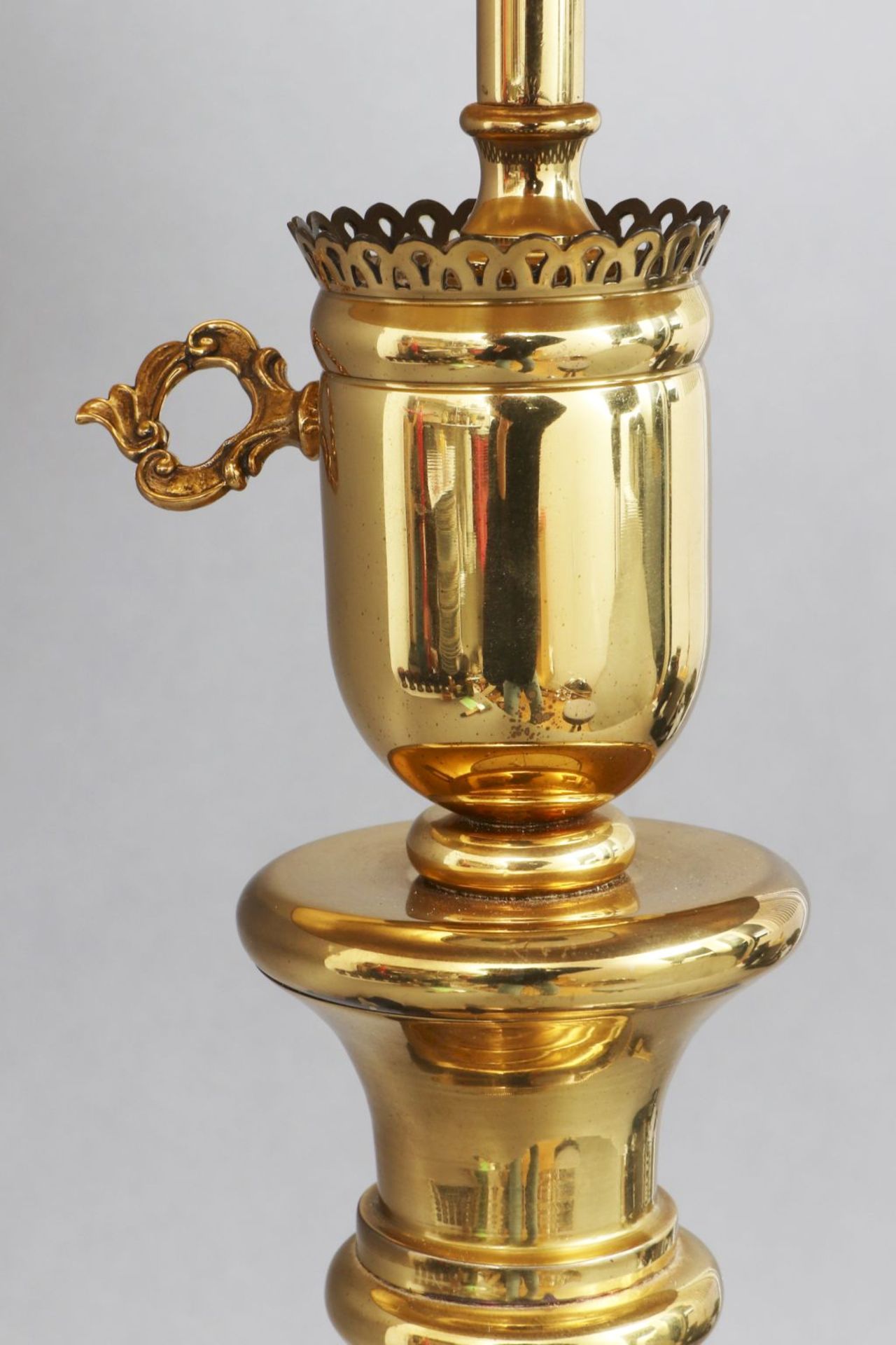 Paar Tischlampen im Stile des EmpireFüße in Form schlanker Vasengefäße, Messing, poliert un - Image 2 of 2