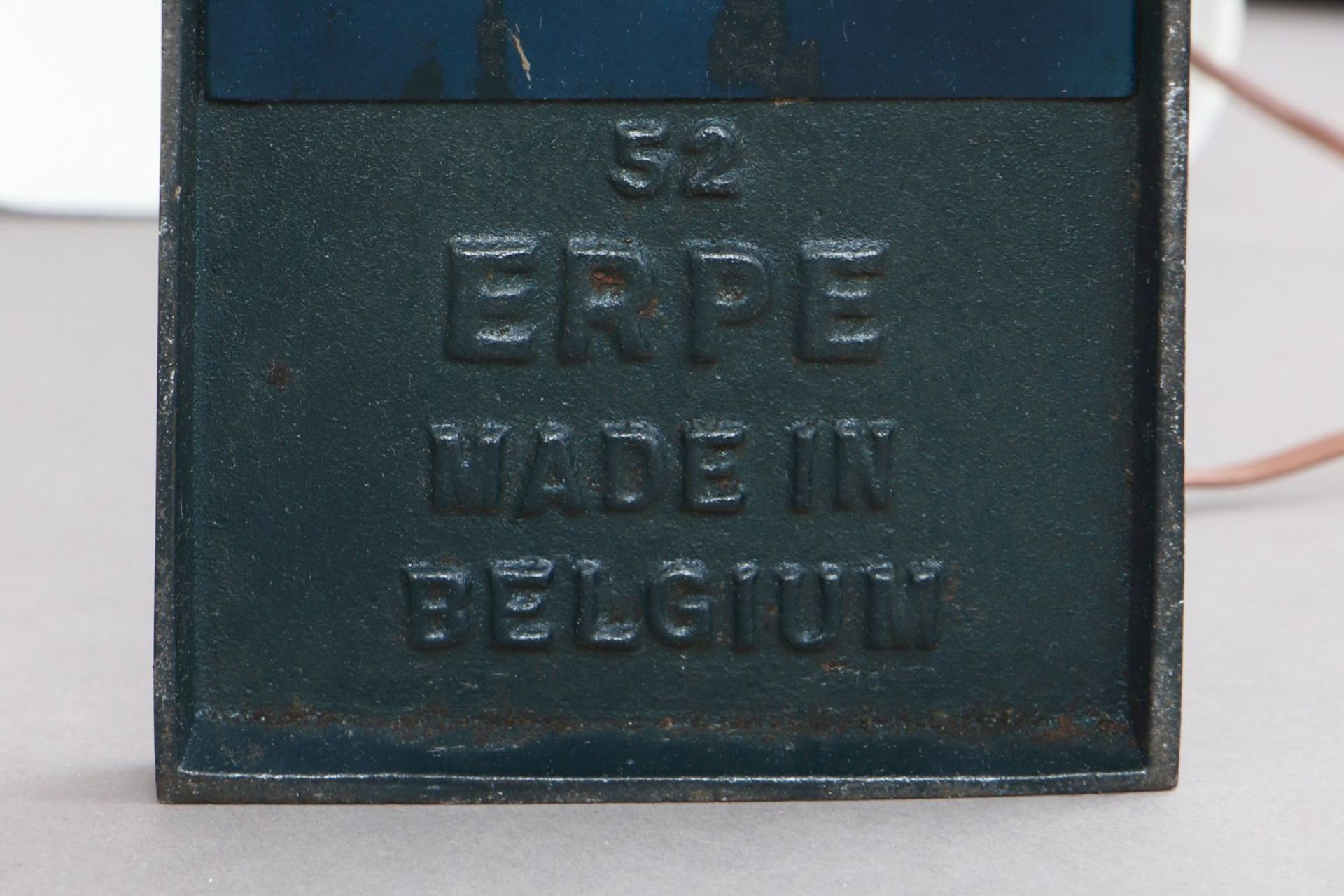 ERPE Schreibtischlampe der 1930er JahreEisenstand und Bakelitschirm (schwarz-braun), Druckknopf - Image 4 of 4