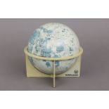 Mond-GlobusHersteller Scan-Globe, Denmark, Maßstab 1:22.809.600, bedruckter Metallkorpus auf K