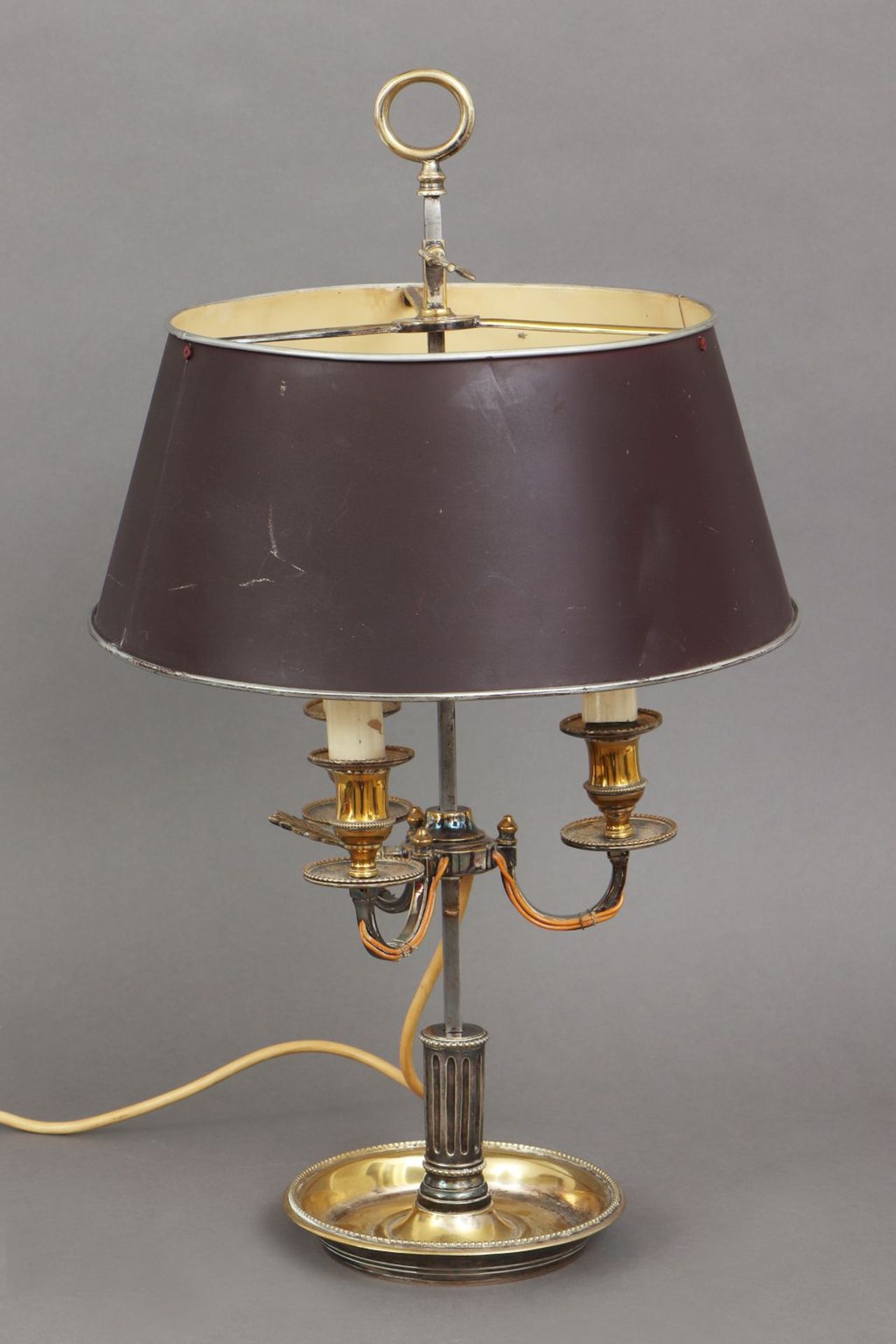 Bouillotte Tischlampe im Stile des EmpireMessing, versilbert, 1. Hälfte 20. Jhdt., 3 geschwung