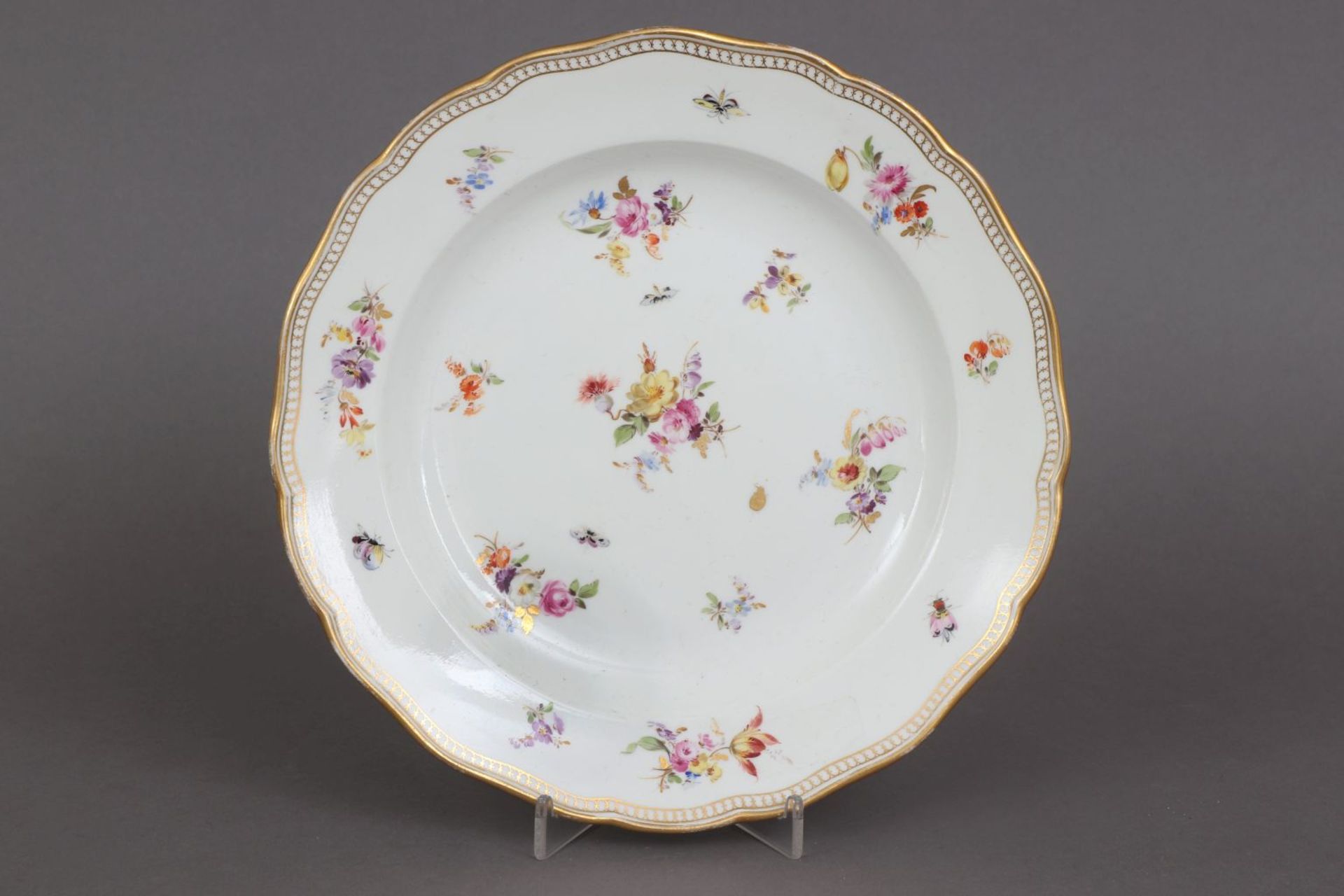 MEISSEN Teller1860-1924, Form ¨Neuer Ausschnitt¨, flächendeckendes Dekor aus kleinen Bouquet