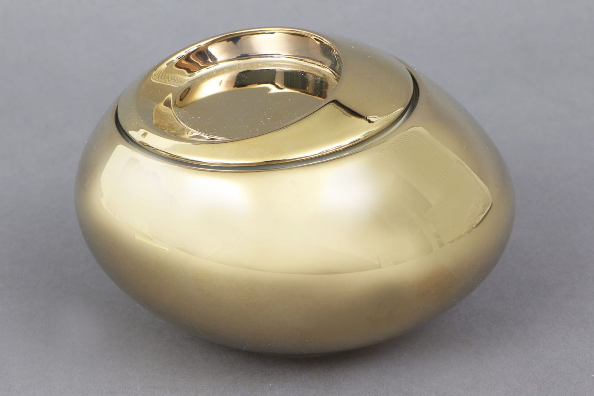 ROSENTHAL ¨Solitaire Magix-Box¨um 2013, Porzellandeckeldose in asymmetrischer Form, Gold tita