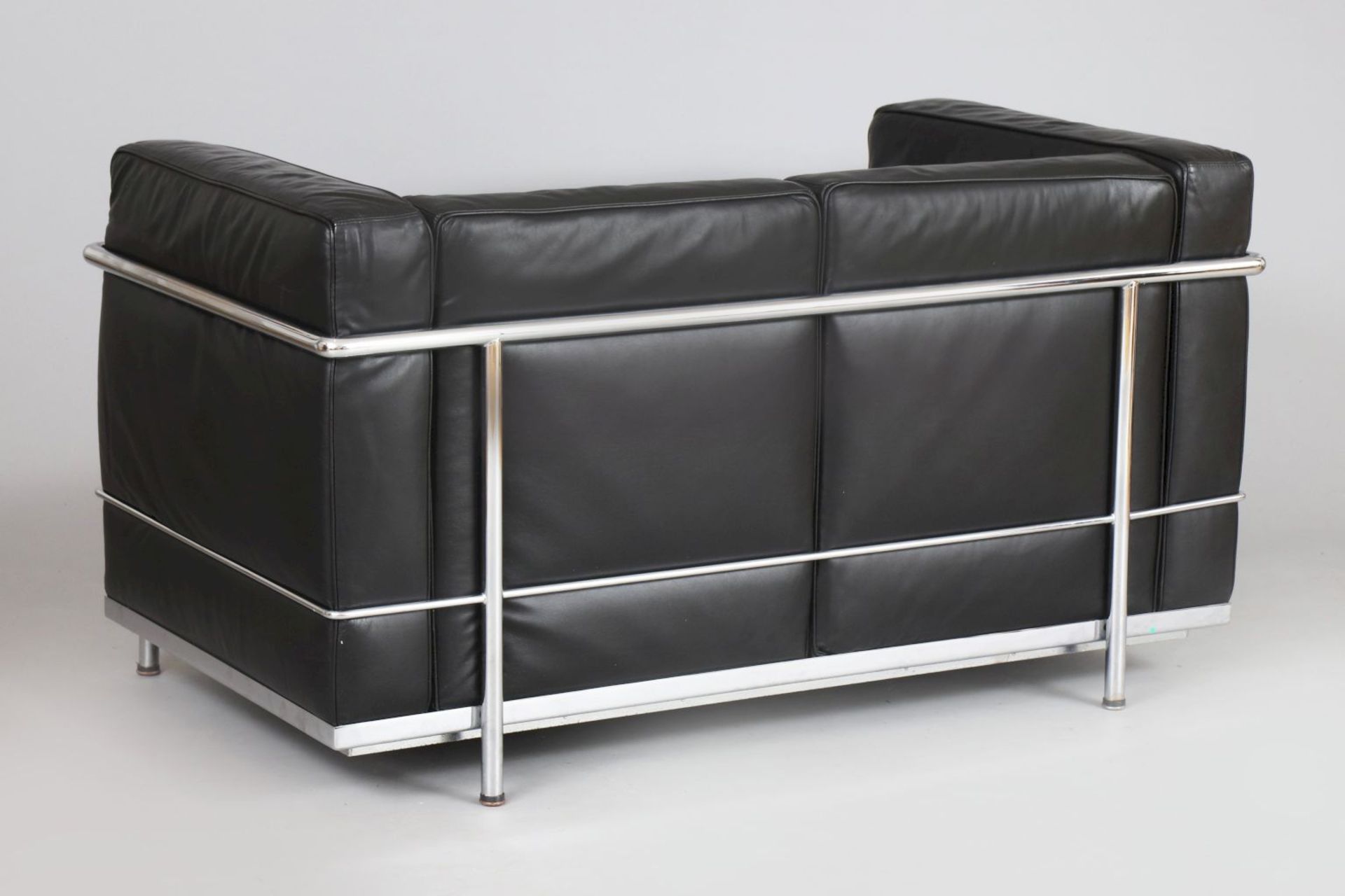 Sofa im Bauhaus-Stil2-sitzer, eckiger Rahmen aus verchromtem Stahlrohr, schwarz belederte Sitz- - Image 5 of 5