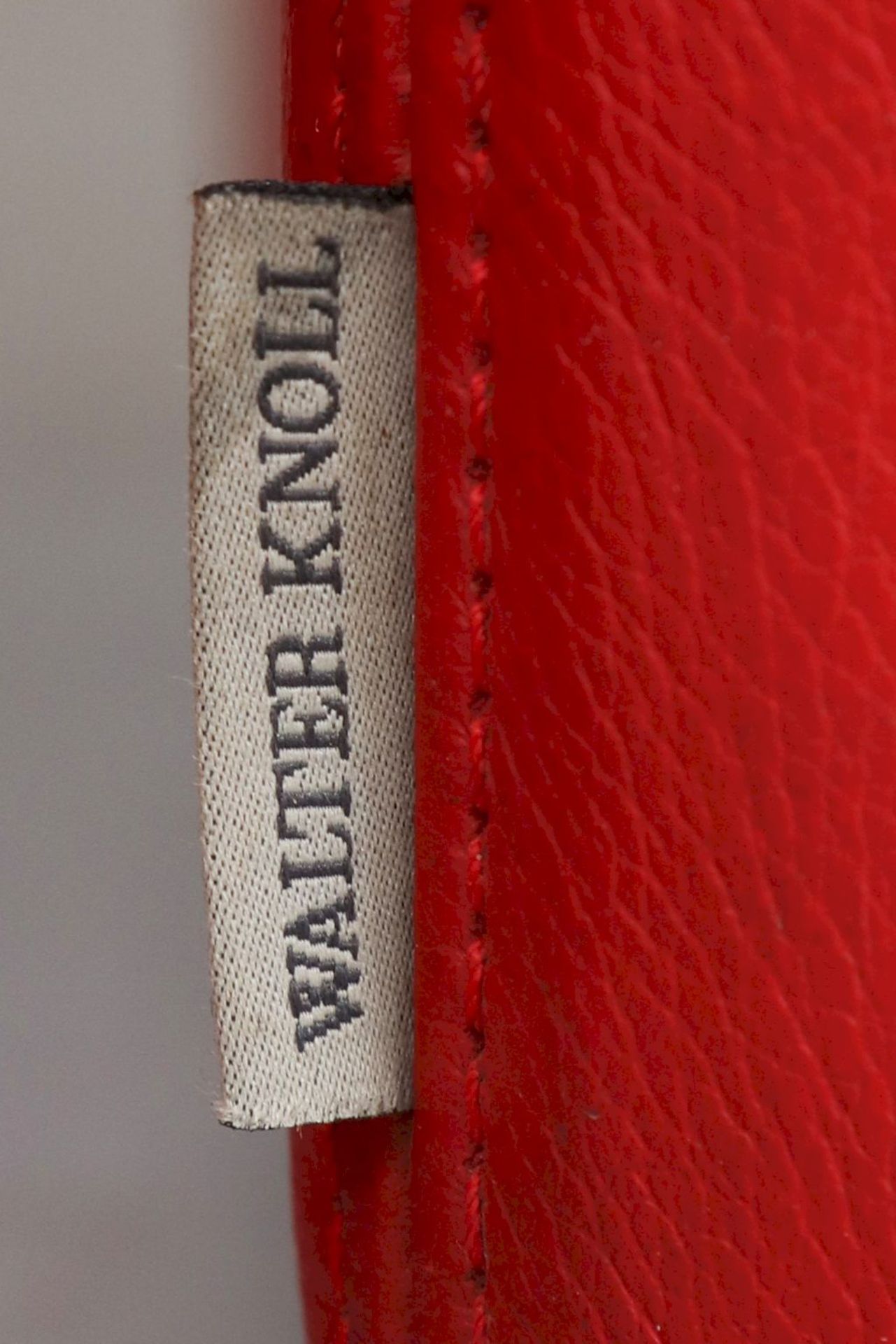Paar WALTER KNOLL Armlehnsesselallseitig gepolstert, rot beledert, strenge, eckige Form im Bauh - Image 3 of 4