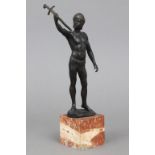 ALFRED MORET (1853-1913) Bronzefigur ¨Antiker Schwertkämpfer¨dunkel patiniert, Darstellung m