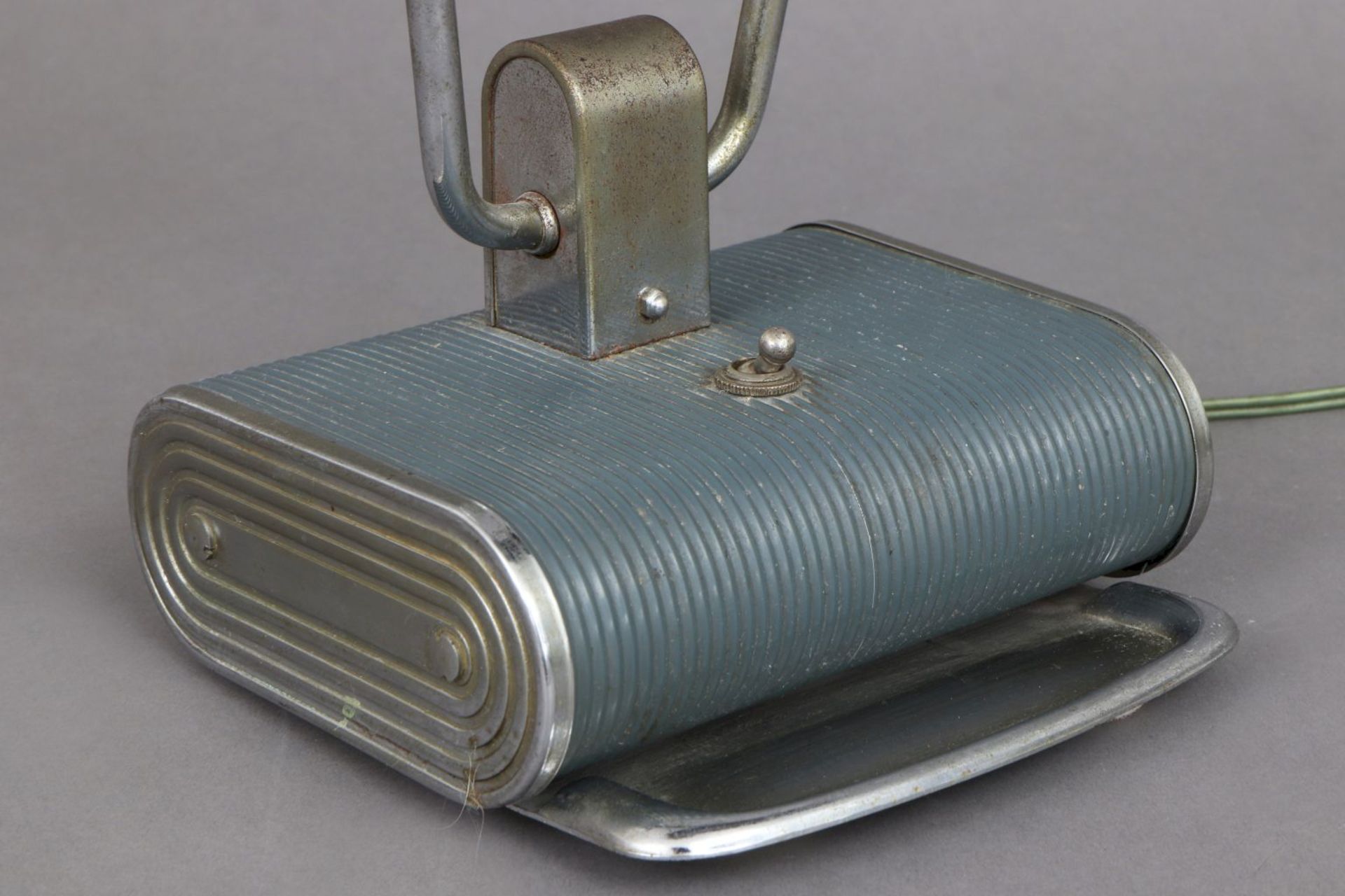 EILEEN GRAY Schreibtischlampe ¨Jumo¨ (Modell 71)frühe, grau lackierte Ausführung, H ca. 40c - Image 3 of 4