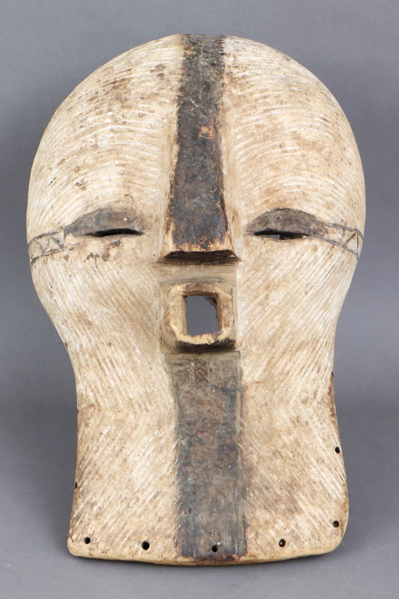 Afrikanische Tanzmaske, der Songye, ¨Kifwebe¨Kongo, Holz, geschnitzt und weiß patiniert, Ker