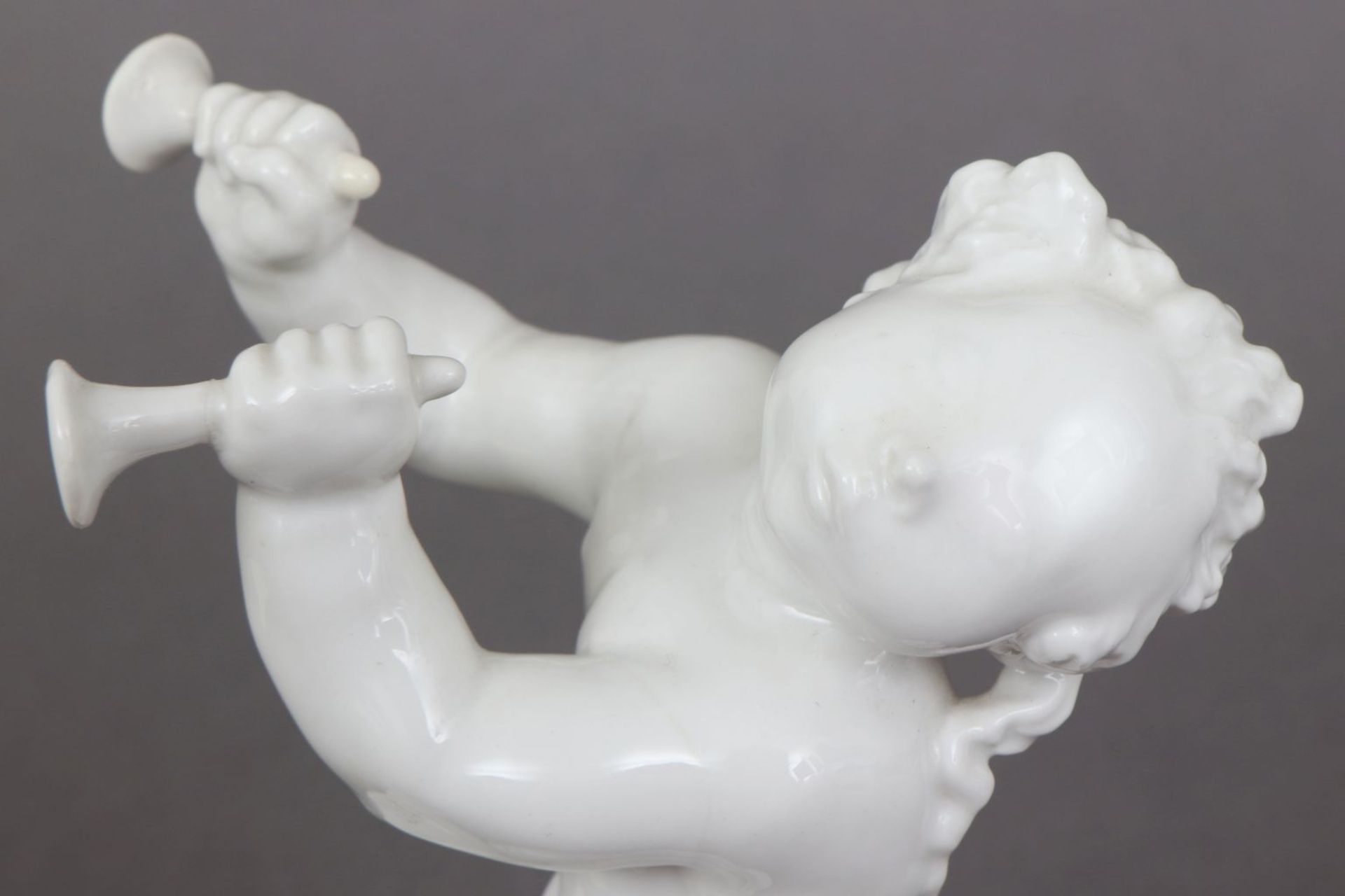 KPM BERLIN Porzellanfigur ¨Putto mit Schalmeien¨2. Hälfte 20. Jahrhundert, Entwurf PAUL SCHE - Bild 3 aus 4