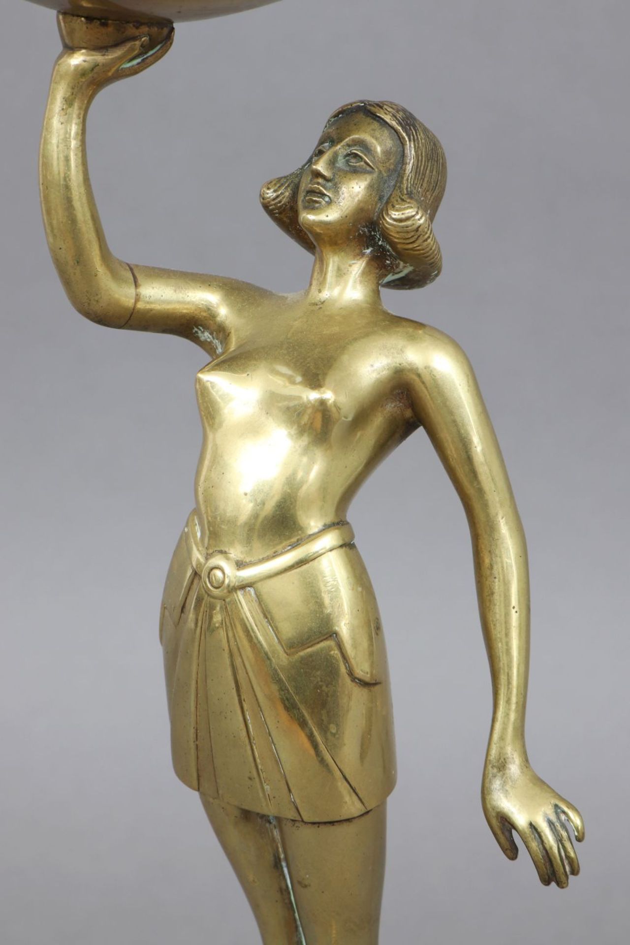 Art Deco TischlampeFrankreich um 1920, Bronze, Fuß in Form einer weiblichen, orientalisierende - Image 2 of 5
