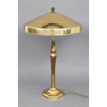 Tischlampe im Stile der 1920er JahreMessing, pilzförmiger Schirm auf gekantetem Säulenschaft,
