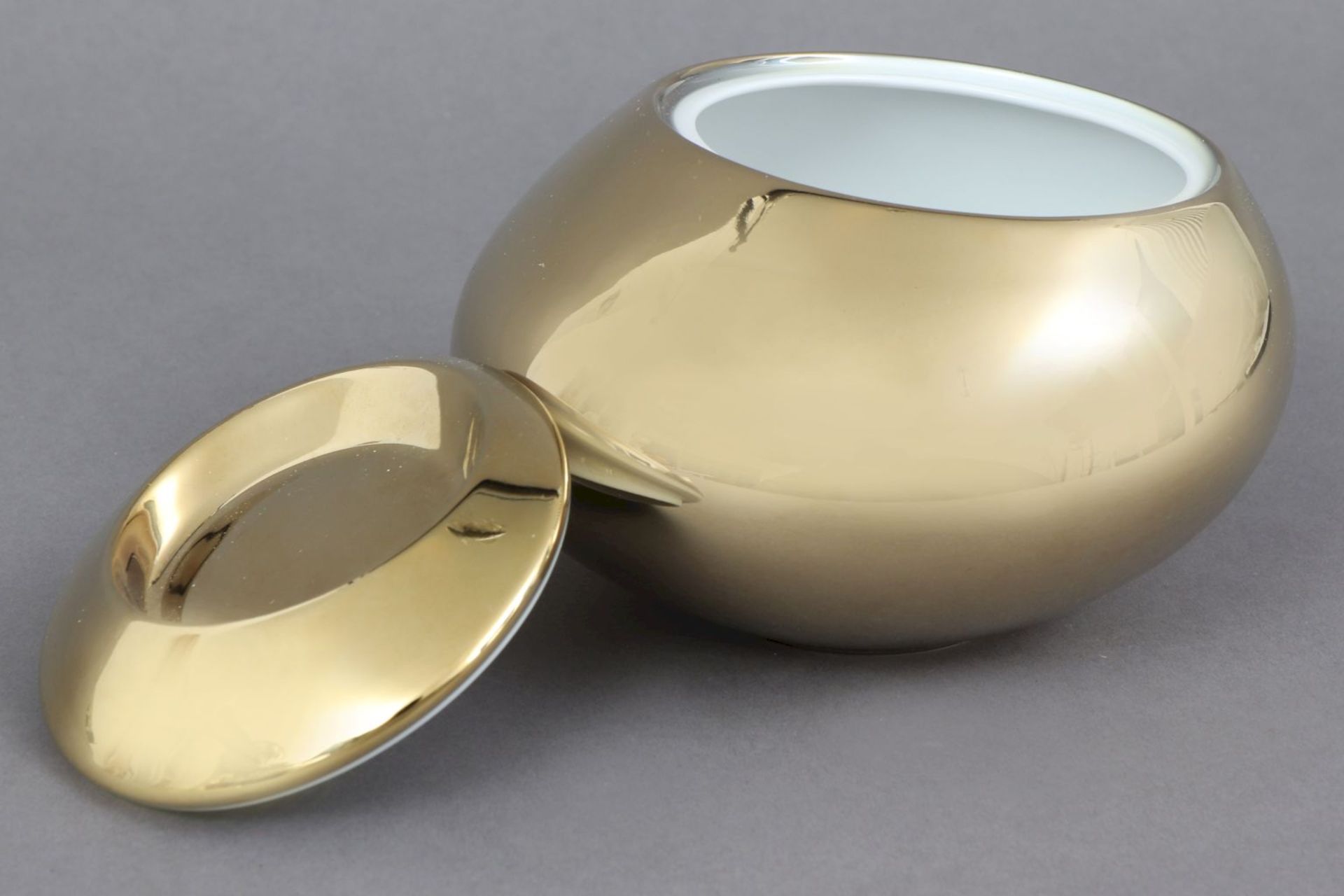ROSENTHAL ¨Solitaire Magix-Box¨um 2013, Porzellandeckeldose in asymmetrischer Form, Gold tita - Bild 2 aus 2