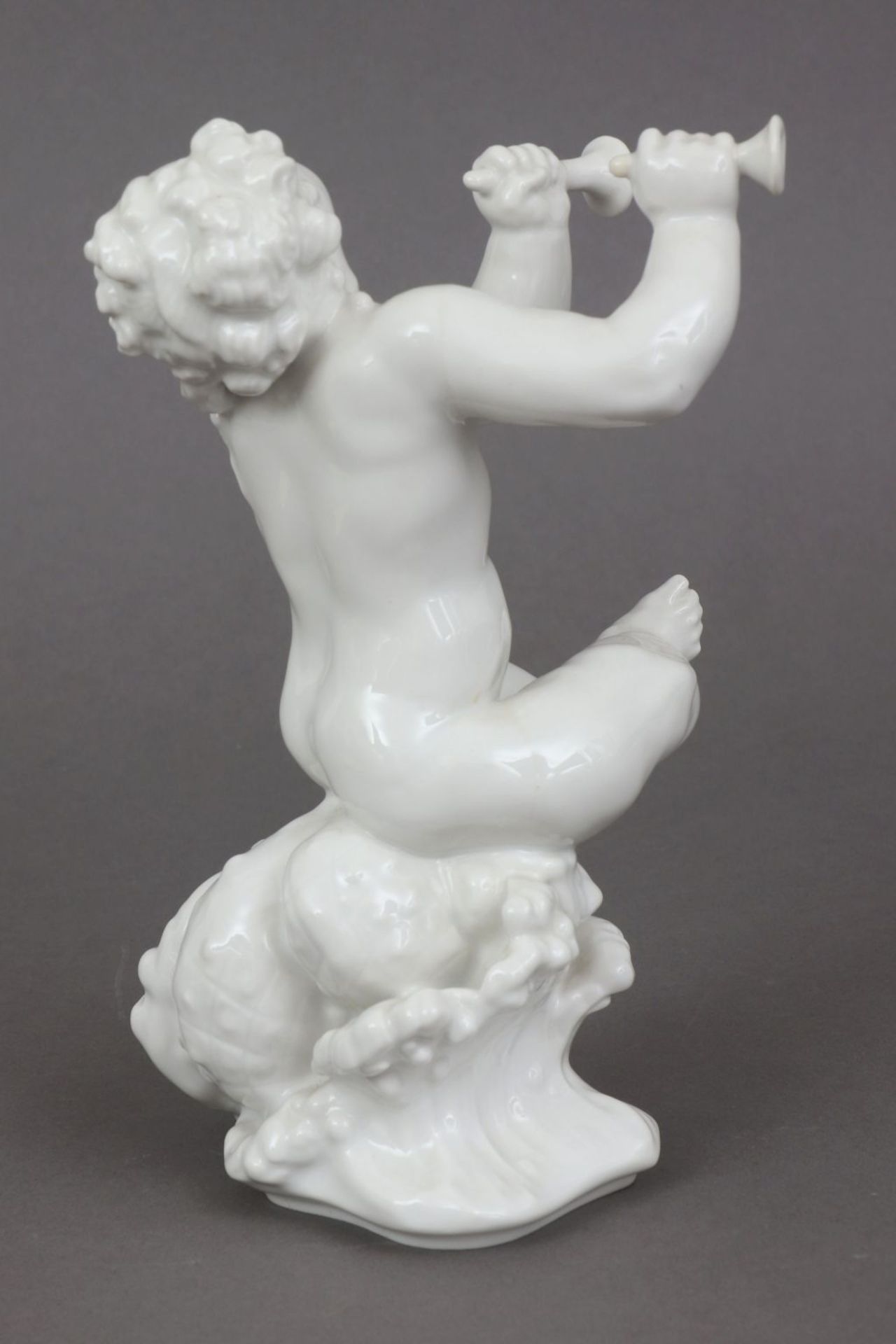 KPM BERLIN Porzellanfigur ¨Putto mit Schalmeien¨2. Hälfte 20. Jahrhundert, Entwurf PAUL SCHE - Bild 2 aus 4