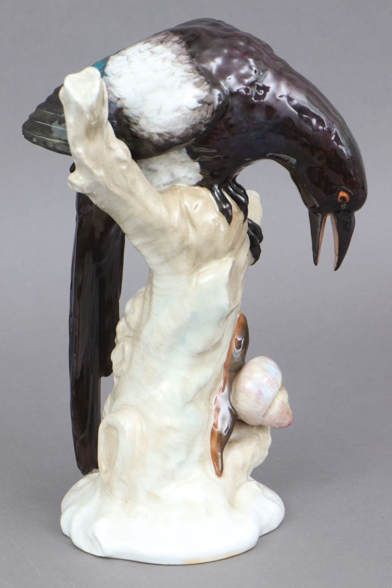 KPM BERLIN Porzellanfigur ¨Elster mit Schnecke¨1924, Entwurf JOHANN BAPTIST PEDROZZI (1763),< - Bild 5 aus 7