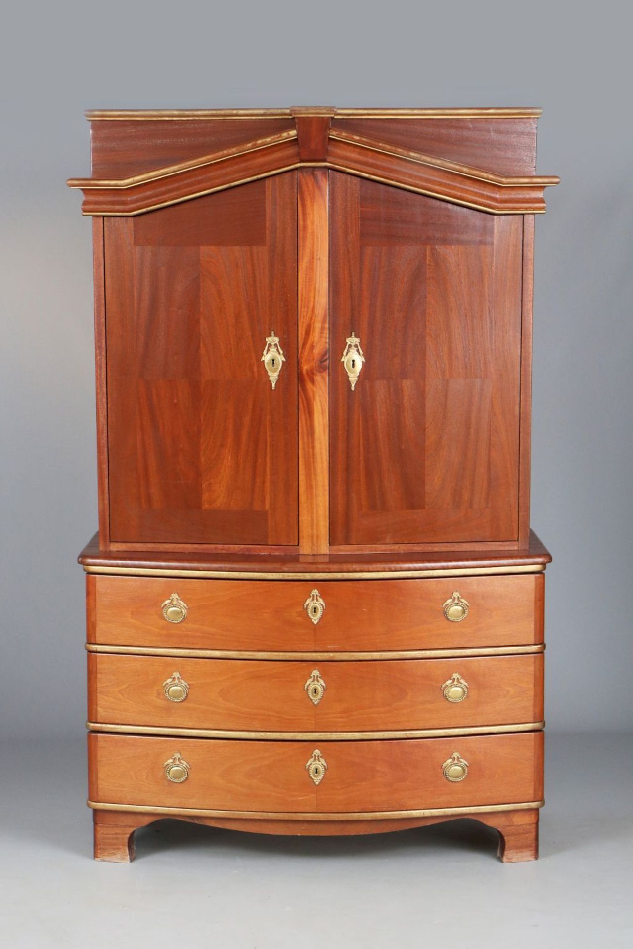 Aufsatzschrank im Stile des Biedermeier