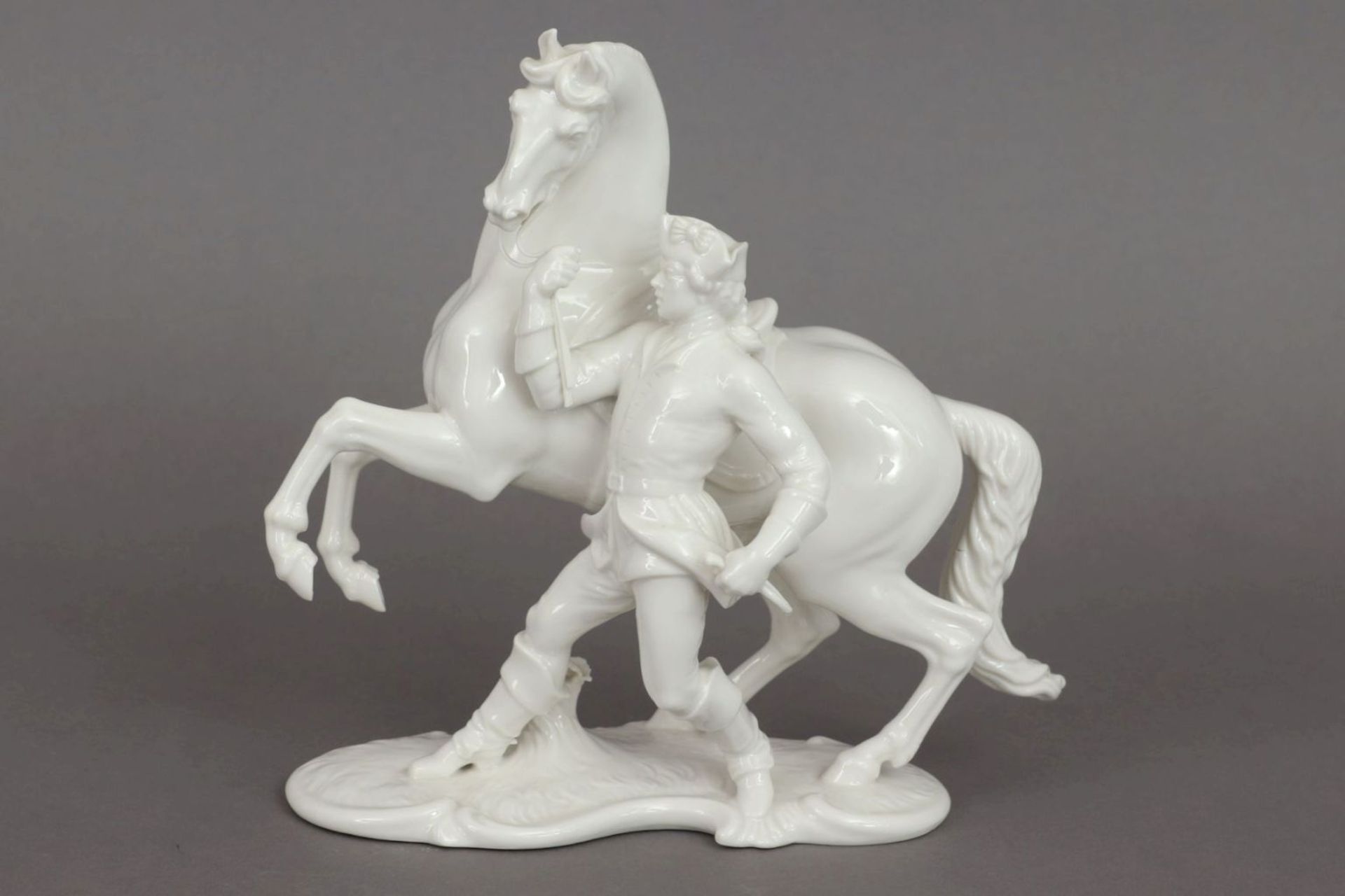 NYMPHENBURG Porzellanfigur ¨Reiter, Pferd vorführend¨