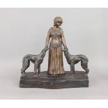 Bronzefigur im Stile des Art Deco ¨Elegante Dame mit 2 Barsois¨