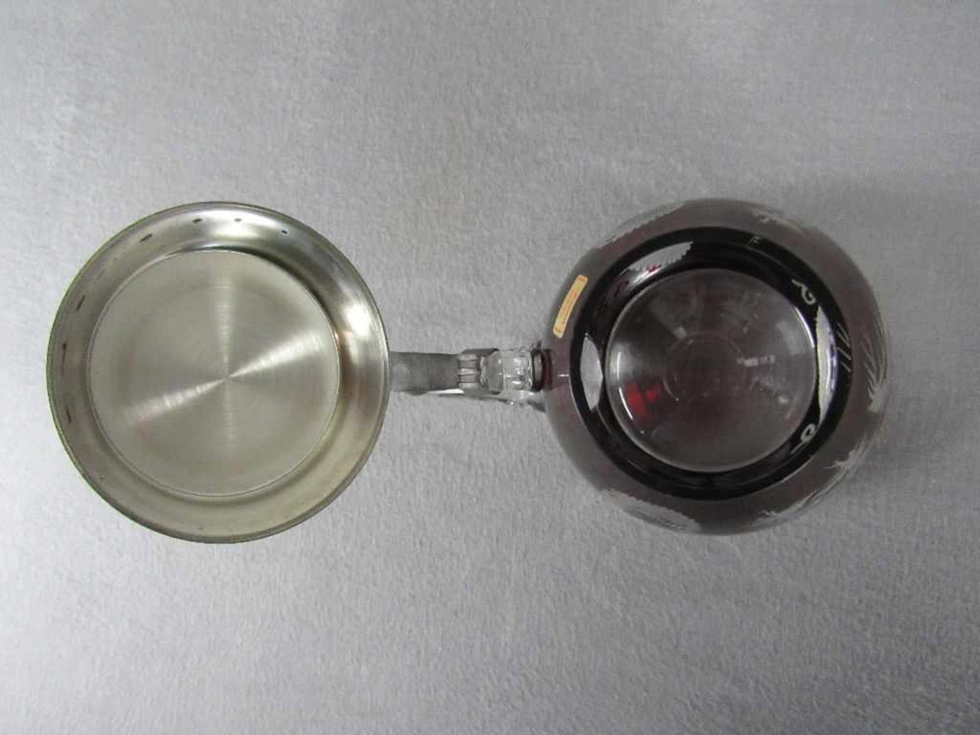 Geschliffener Glaskrug mit Zinndeckel 12cm Rotglas jagliche Szene - Bild 3 aus 4