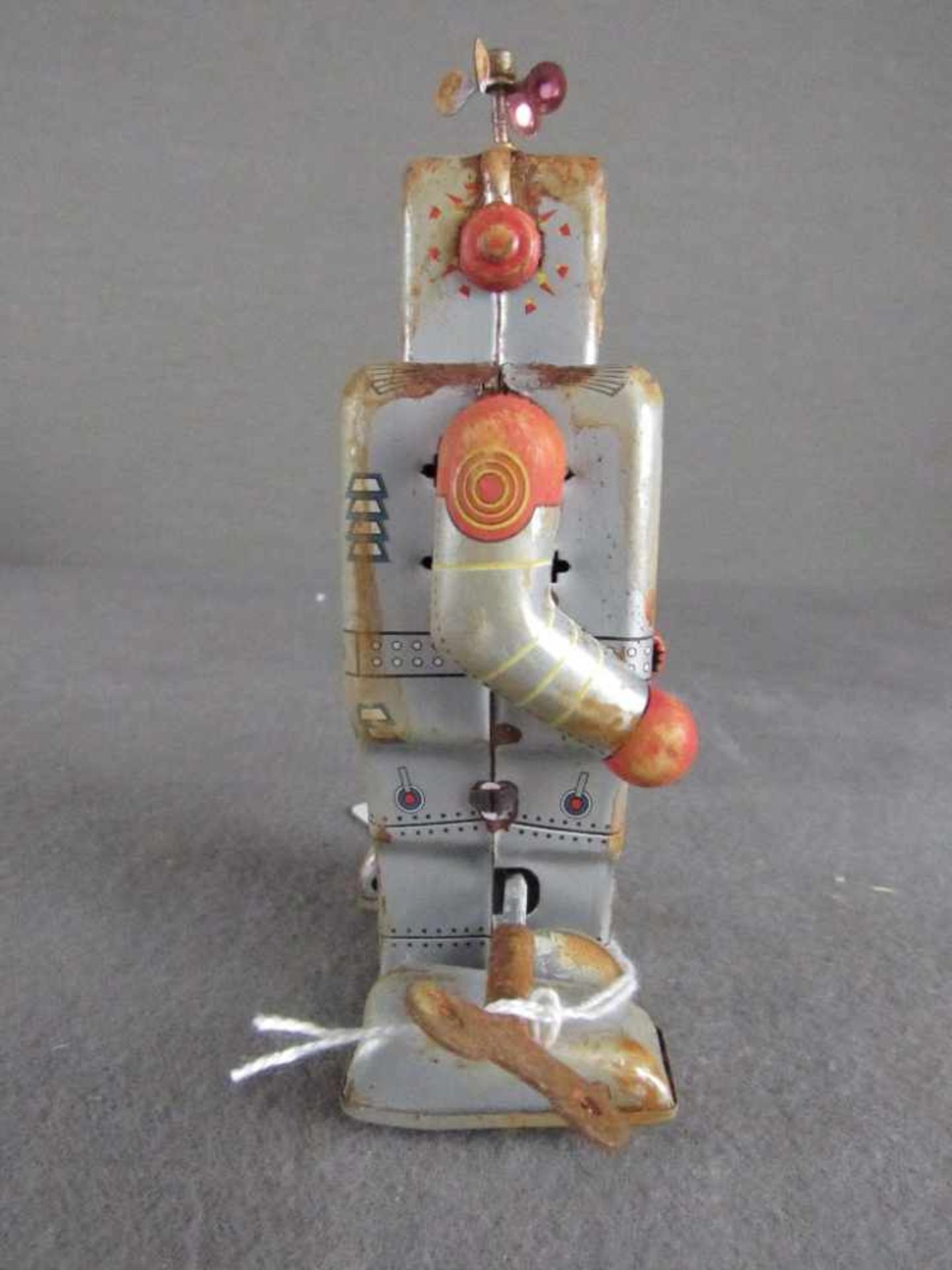 Blechspielzeug mechanisch Uhrwerkantrieb flugrostig hier: Roboter 13,5cm - Image 4 of 5