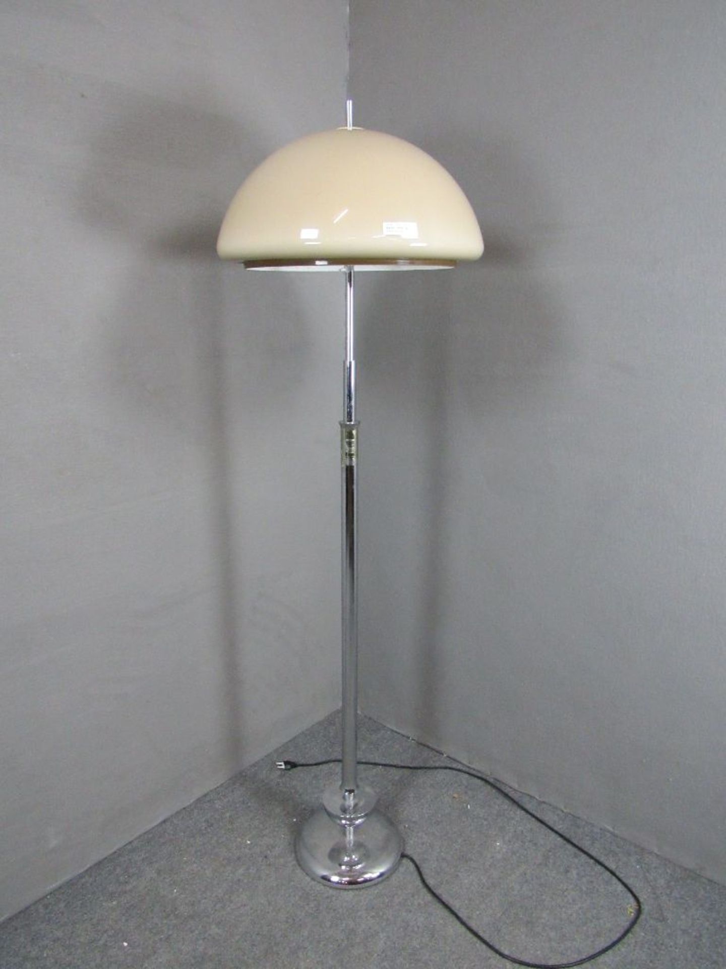 Space Age Stehlampe 70er Jahre zweiflammig funktionstüchtig ca.165cm hoch guter Zustand<