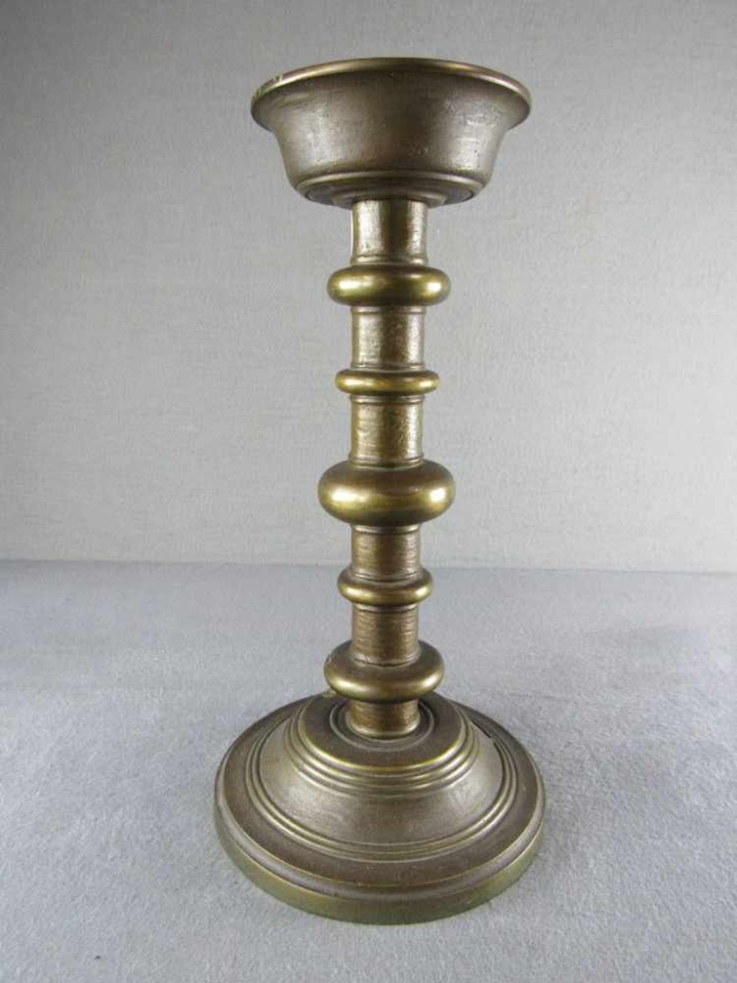 Schwerer Bronzeguß Kerzenleuchter um 1900 34,5cm hoch 3,5 KG< - Bild 2 aus 3