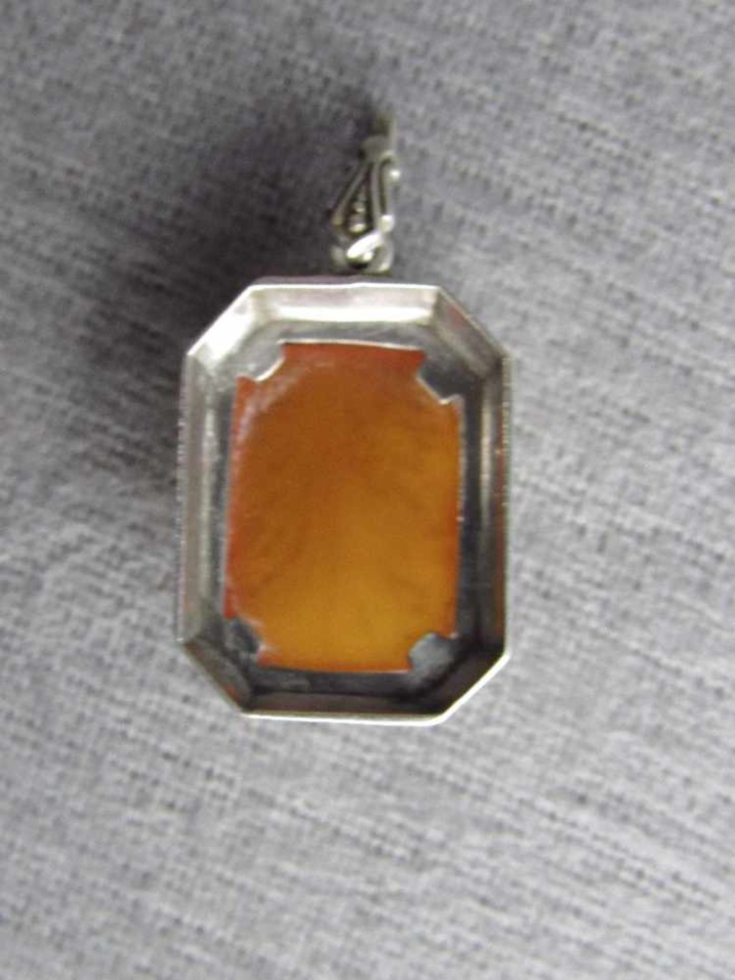 Bernsteinanhänger, Butterscotch, 830-er Fassung 2 x 1,5 cm< - Image 3 of 3