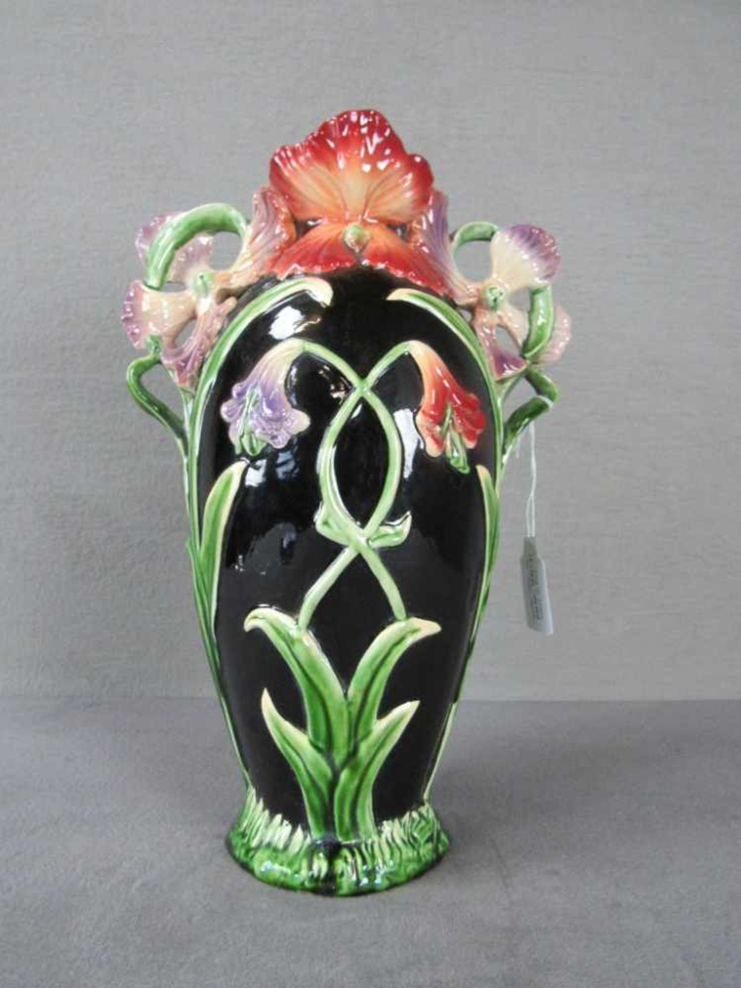 Schöne Keramikvase in Jugendstil Manier zweidimensional lasierte Keramik Höhe:37cm<b