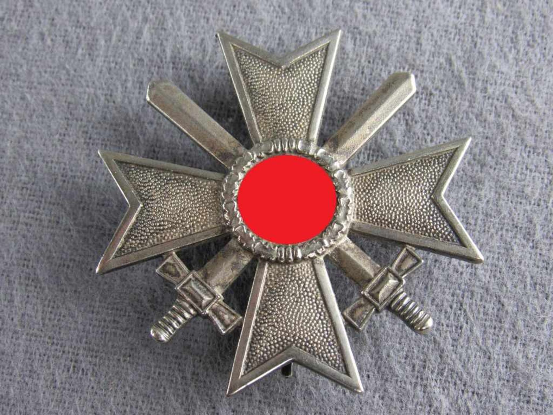 Orden 3. Reich Brustkreuz KVK mit Schwertern Silber Nadelsystem gepunzt mit 65