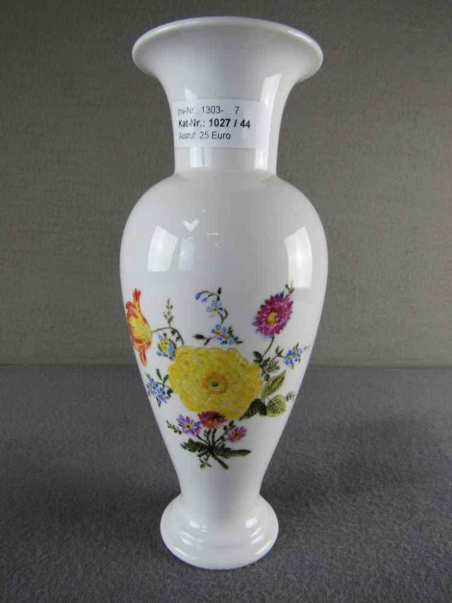 Vase KPM Zeptermarke farbenfrohe Mischblumen vorder und rückseitig 24cm hoch<