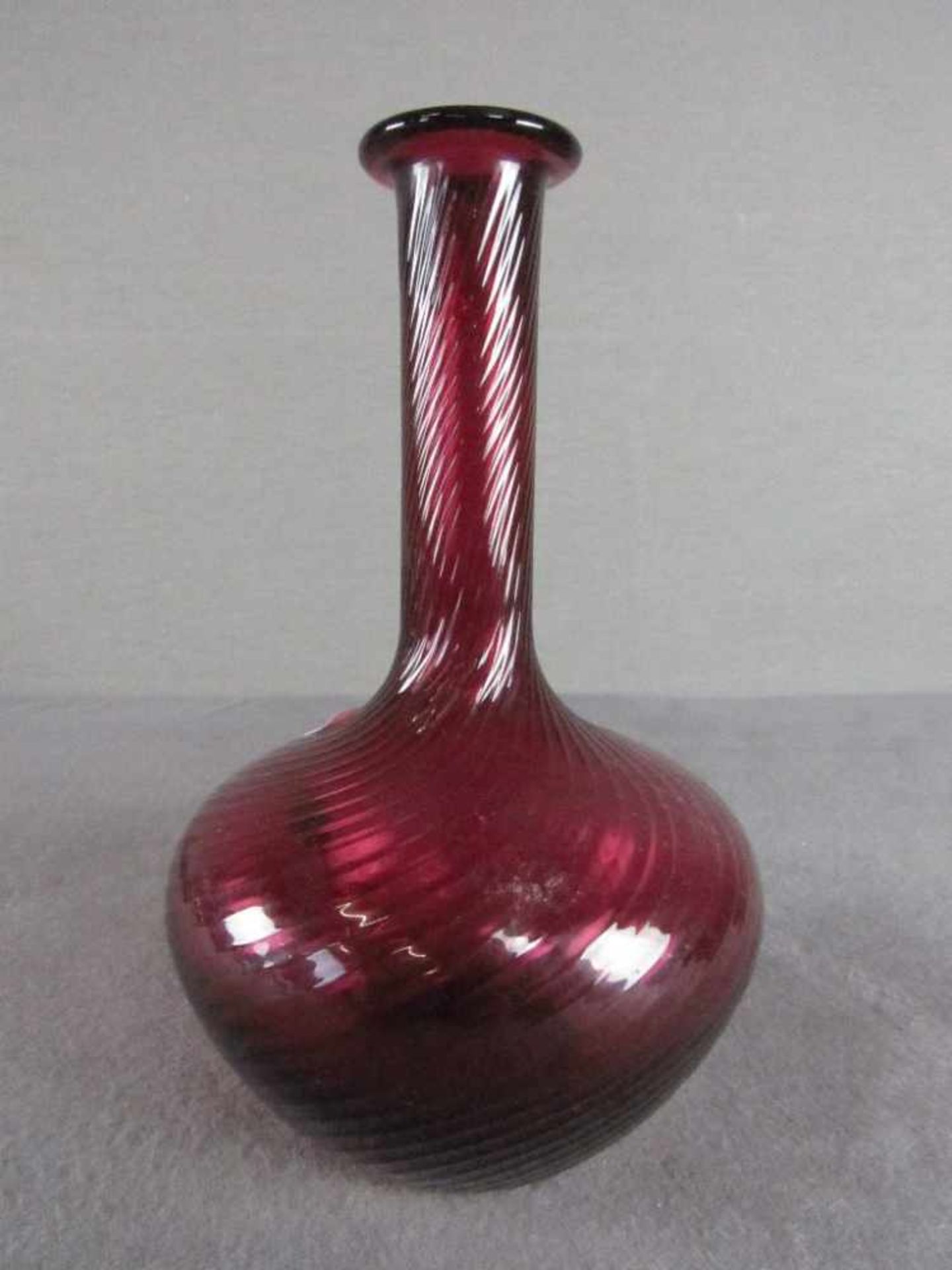 Glaskaraffe Rotglas 60er Jahre 28,5cm hoch - Bild 2 aus 4