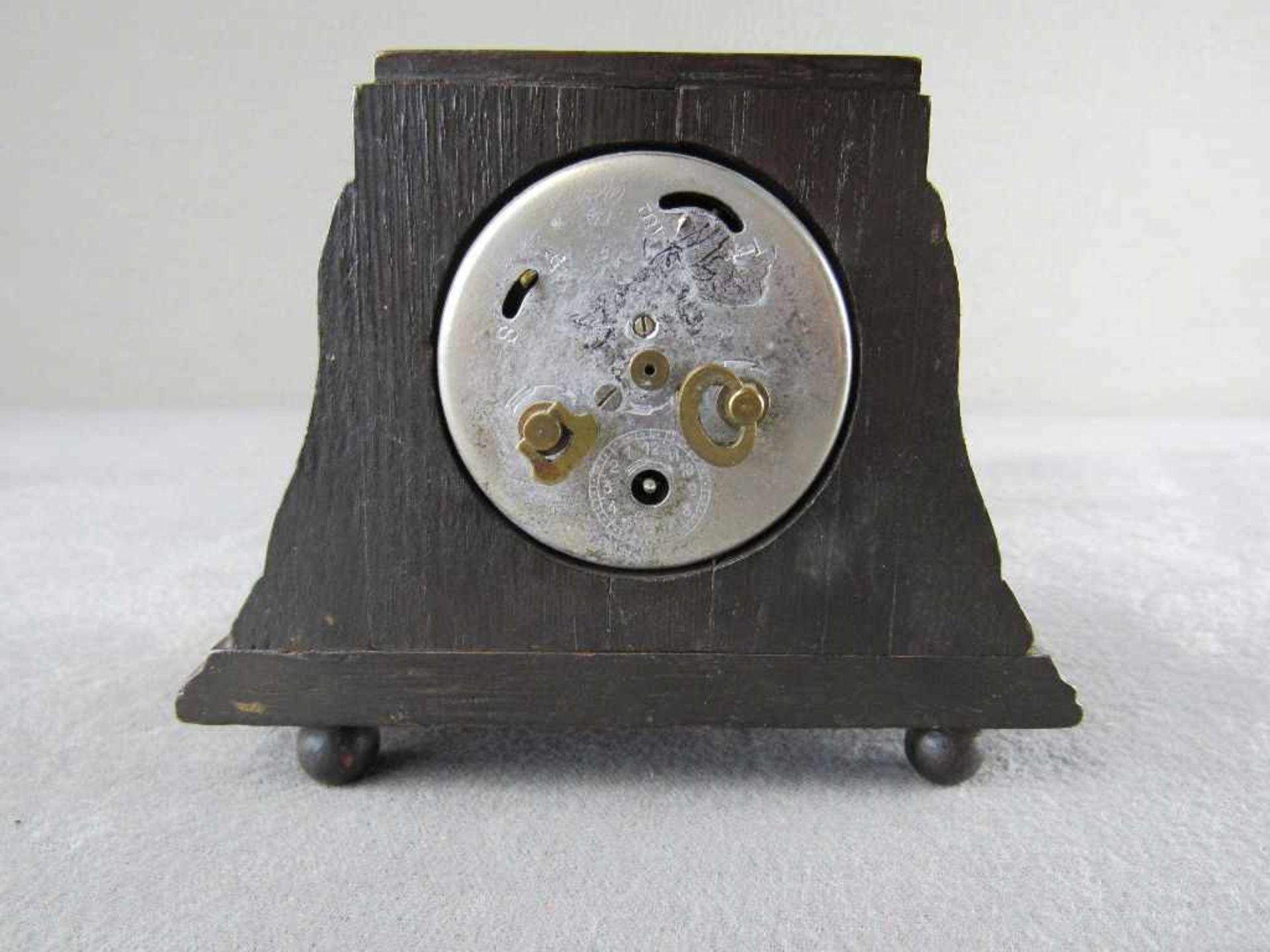 Kleine Tischuhr Junghans um 1920 11,5cm hoch läuft an< - Image 3 of 3