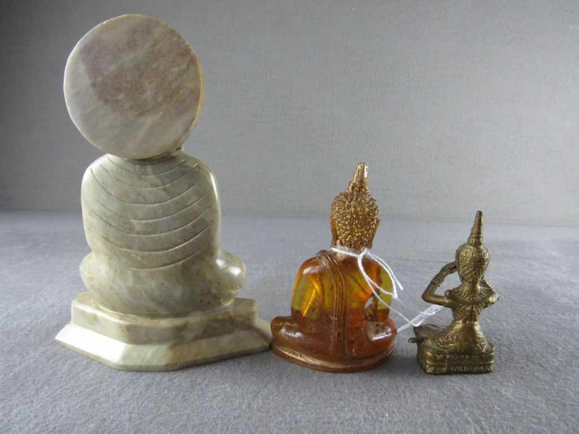 Drei Buddhastatuen asiatisch verschieden Materialien 9-17cm - Bild 3 aus 4