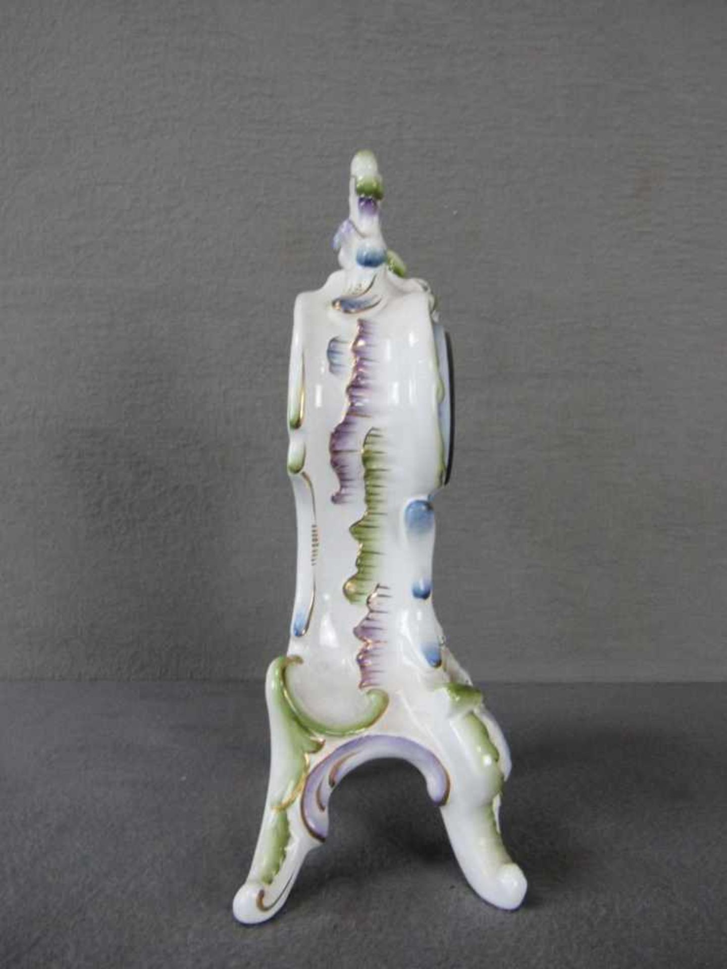 Kleine Tischuhr bemalte Keramik mechanisches Werk dieses ungeprüft 30cm hoch< - Image 4 of 5