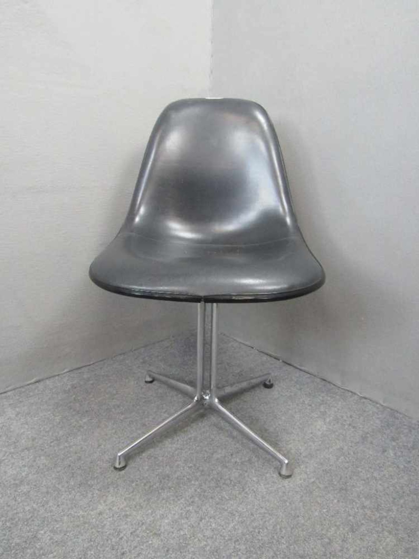 Designerstuhl Eams Side Chair Hermann Miller auf La Fonda Base original 60er Jahre rotes Fiberglas