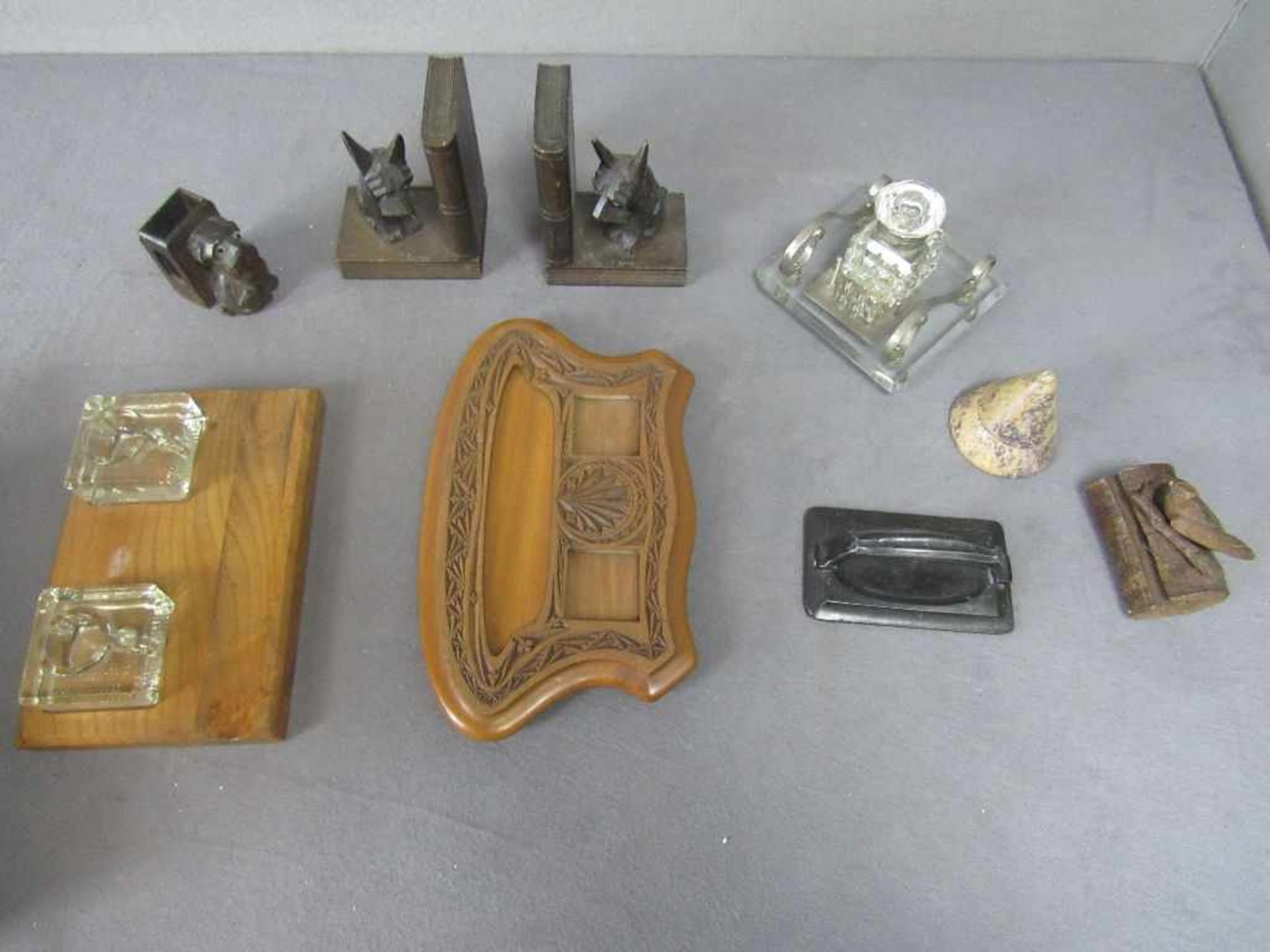 Konvolut Schreibtischsets Tintenfäßer Buchstützen und anderes teilweise antik<br