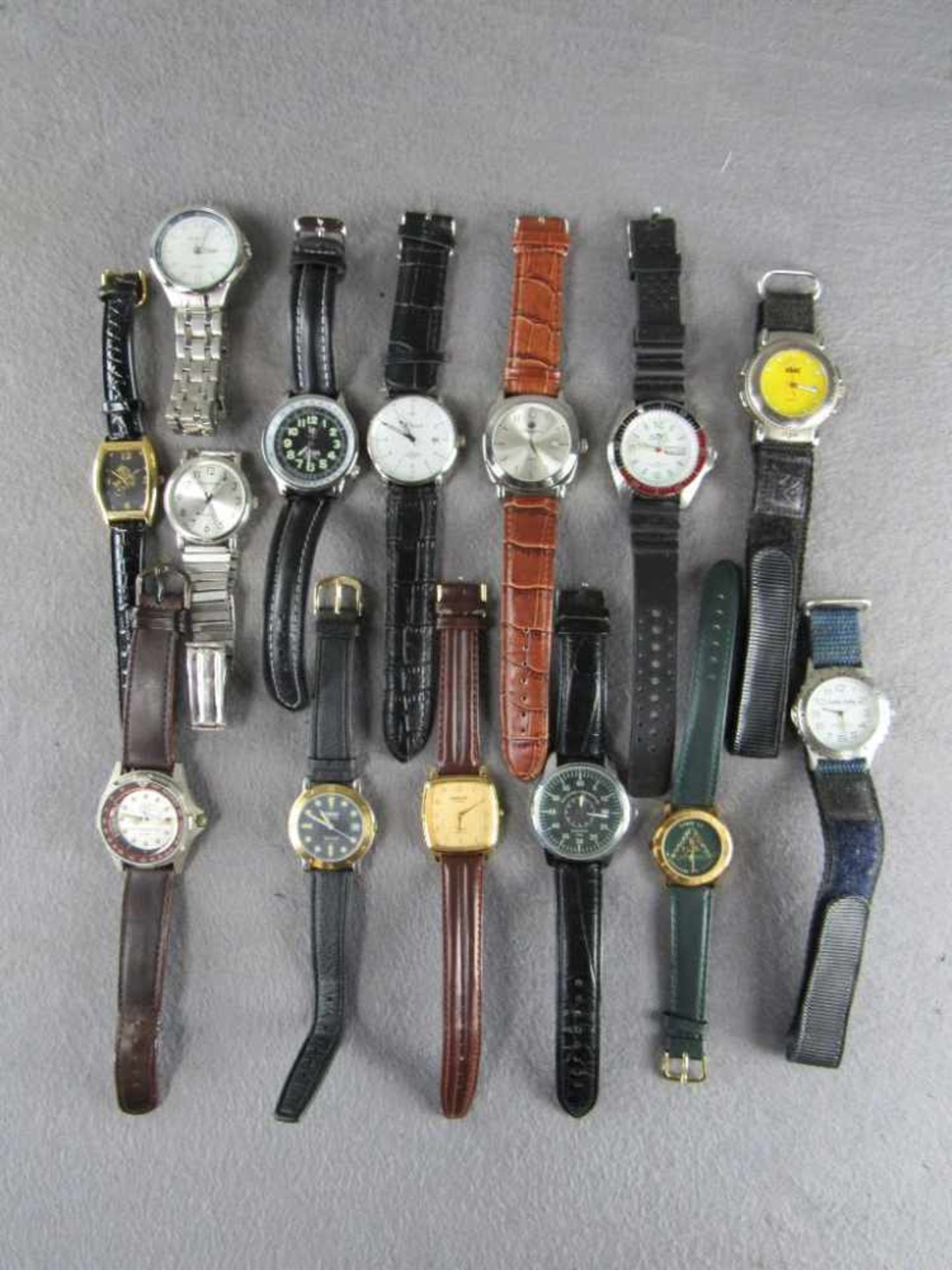 Großes Konvolut teilweise sehr hochwertige Armbanduhren alle ungeprüft<b