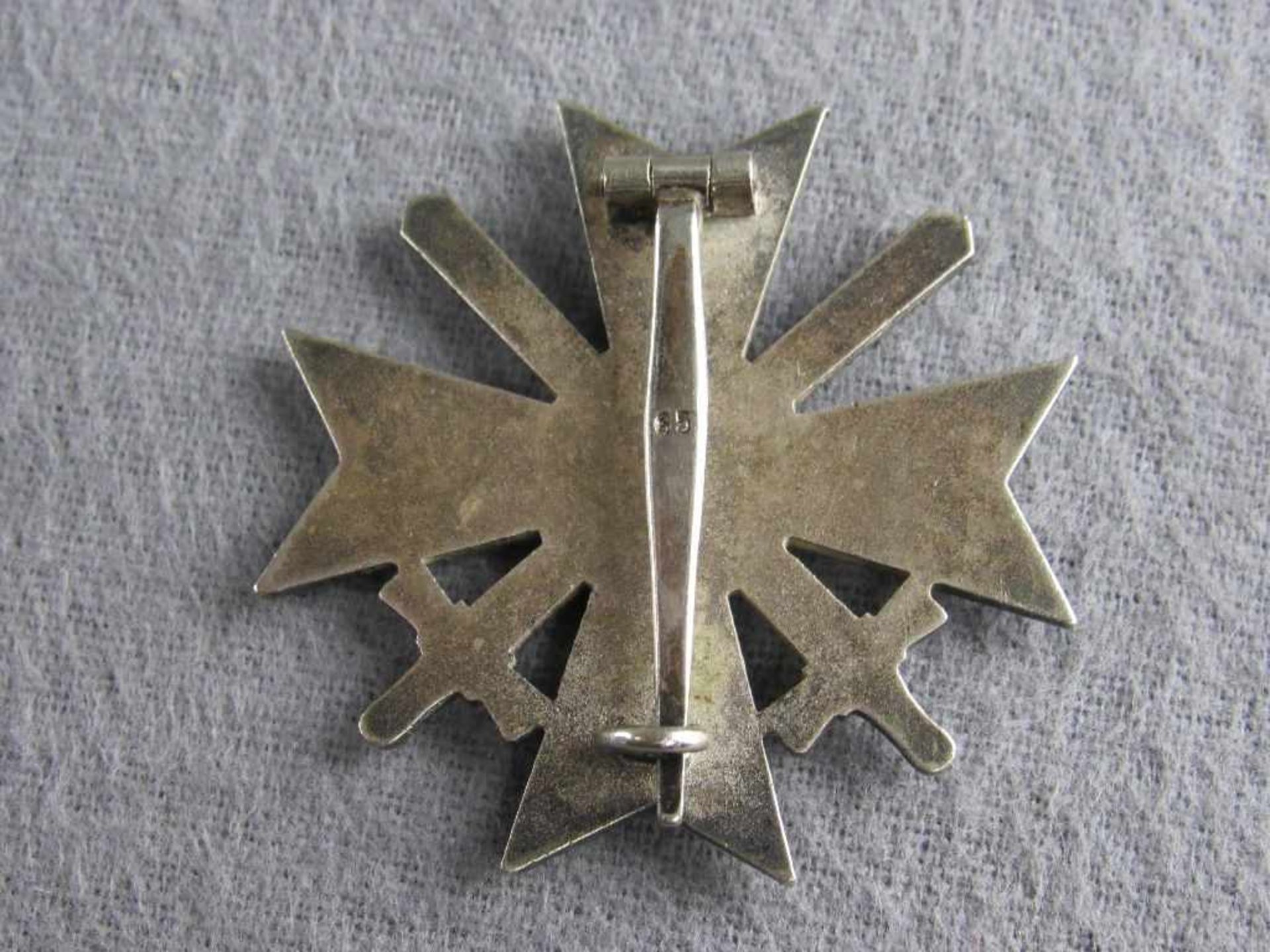 Orden 3. Reich Brustkreuz KVK mit Schwertern Silber Nadelsystem gepunzt mit 65 - Image 3 of 3