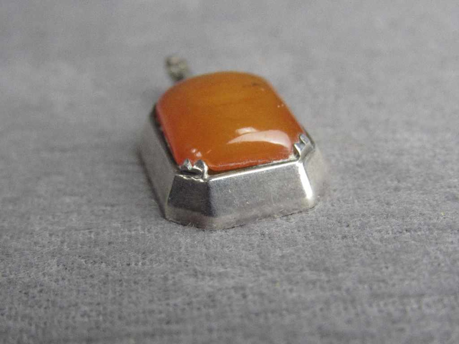 Bernsteinanhänger, Butterscotch, 830-er Fassung 2 x 1,5 cm< - Bild 2 aus 3