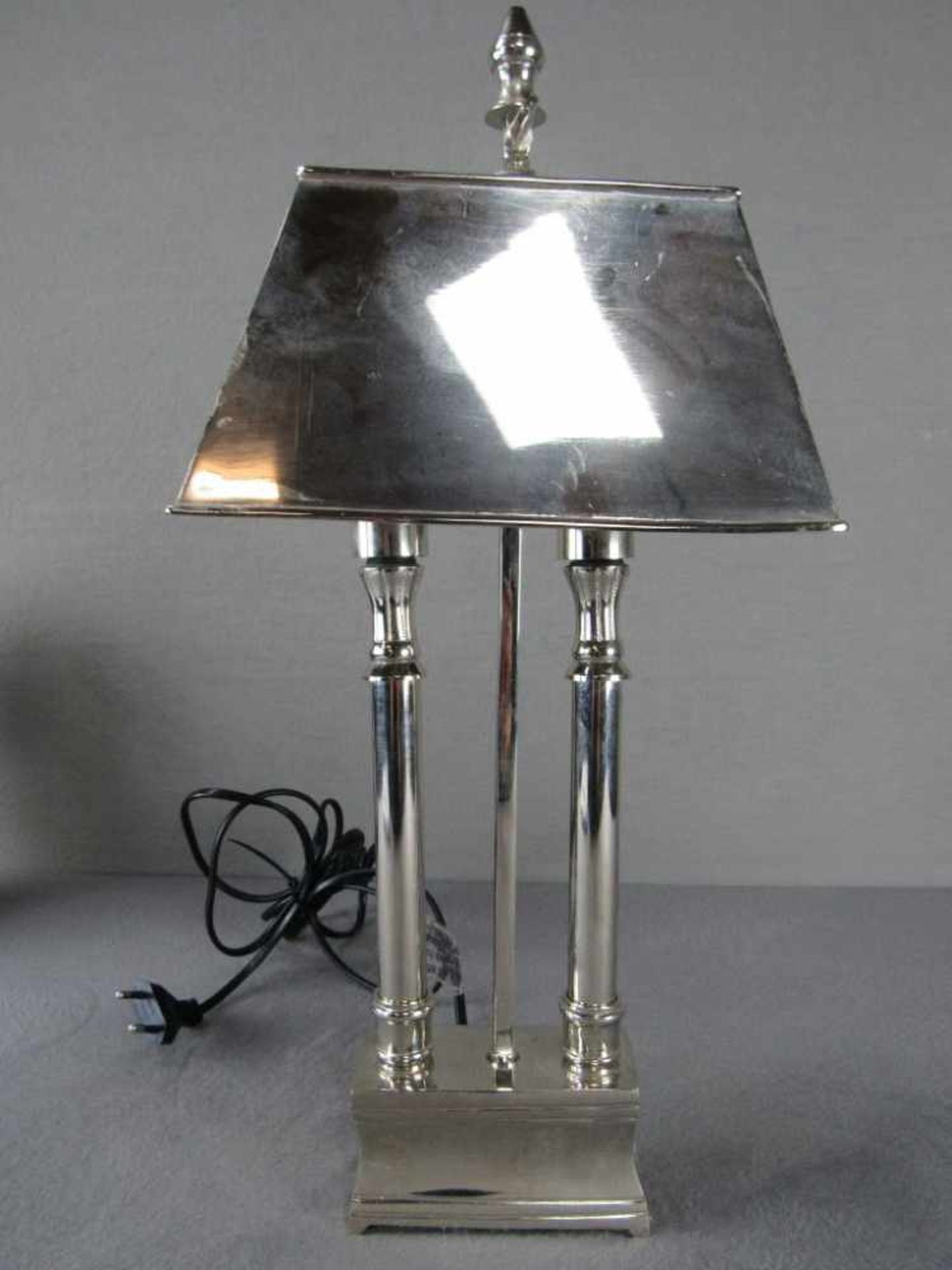 Tischlampe in Art Deko Manier zweiflammig versilbertes Messing 45cm Höhe funktionstüchtig<b