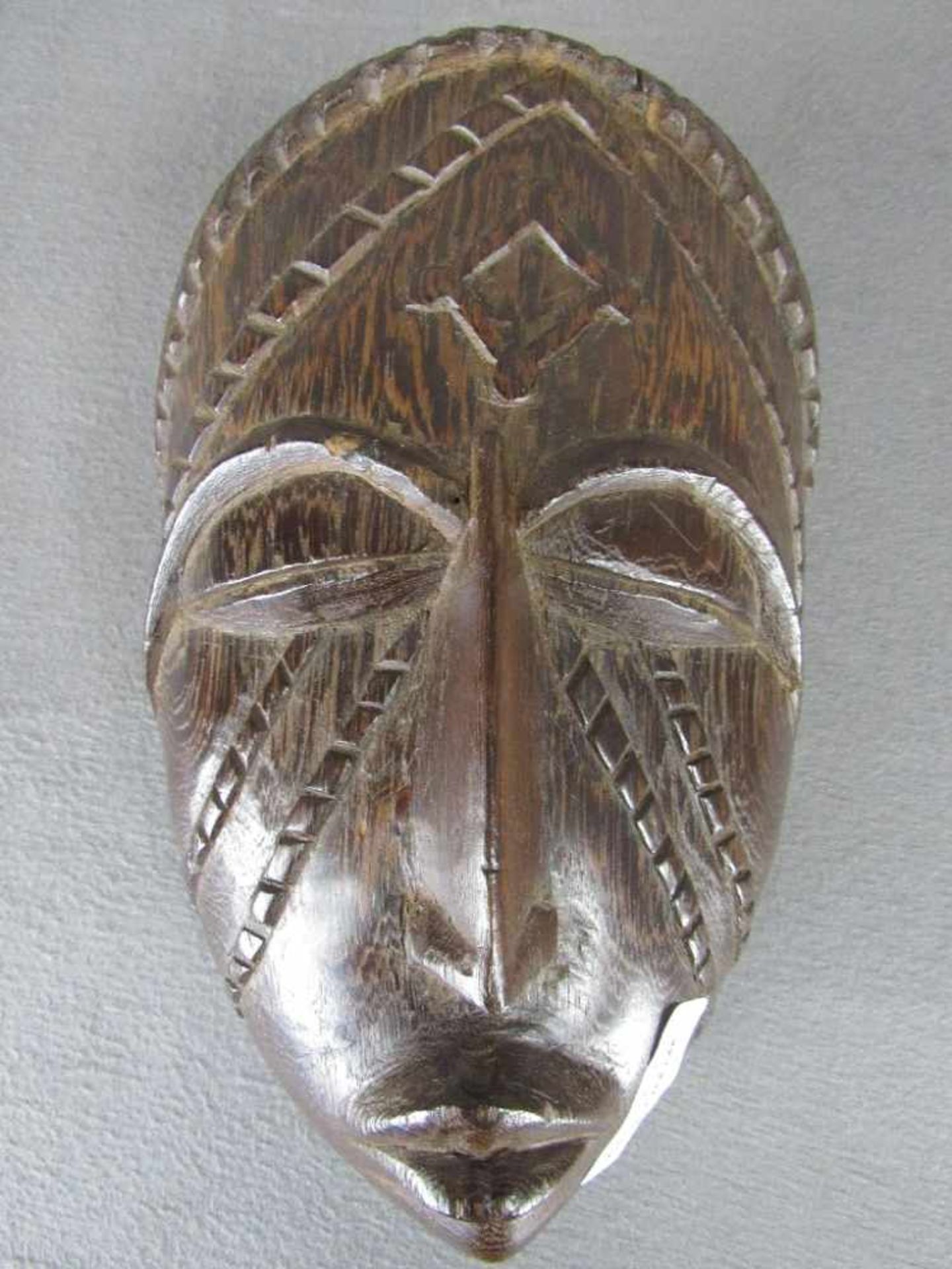 Handgeschnitzte Wandmaske um 1920 afrikanisch 26,5 cm hoch