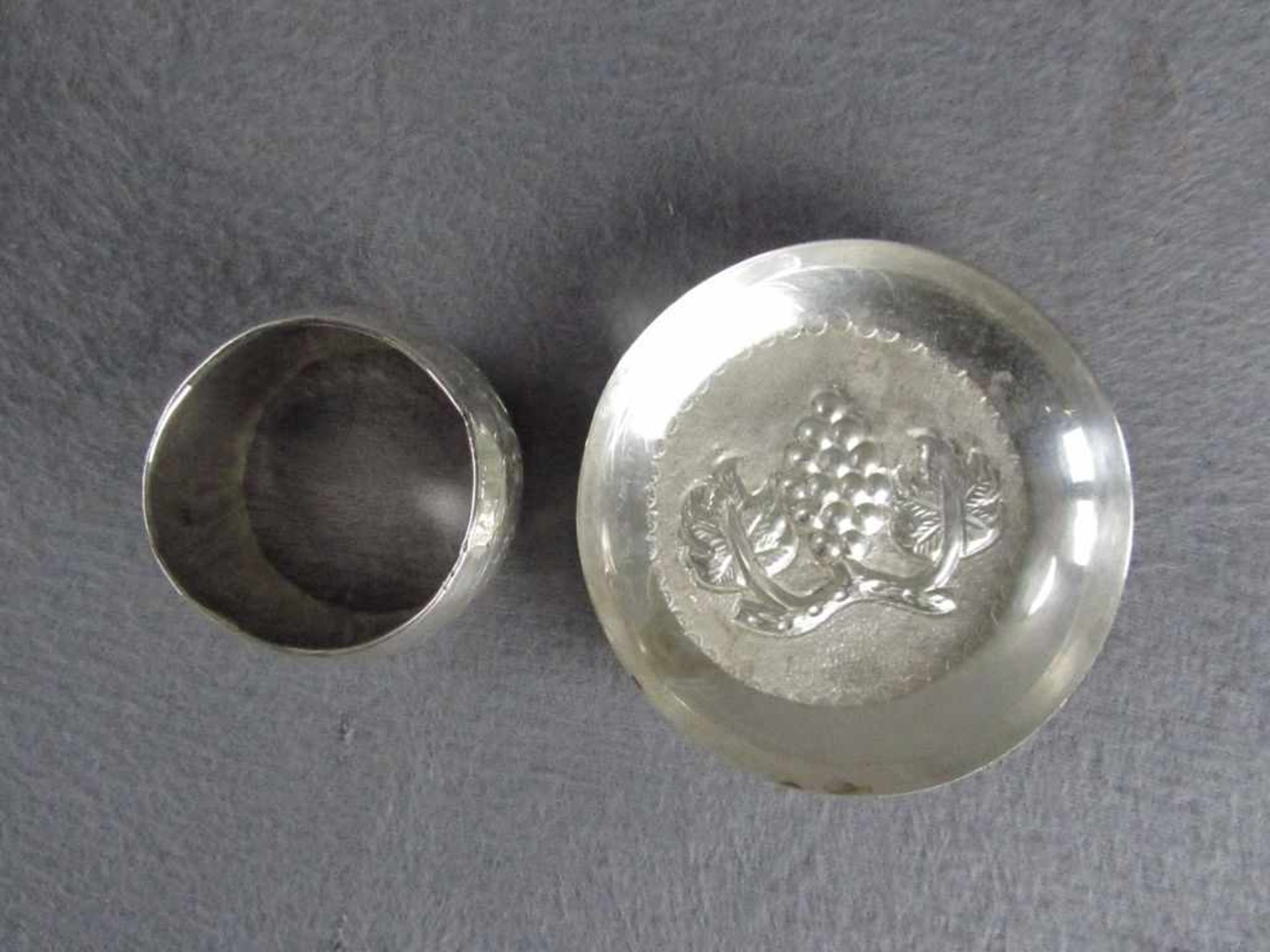 Zwei Teile Silber Verkostungsschale und Serviettenring mindestens 800er Silber 37 Gramm